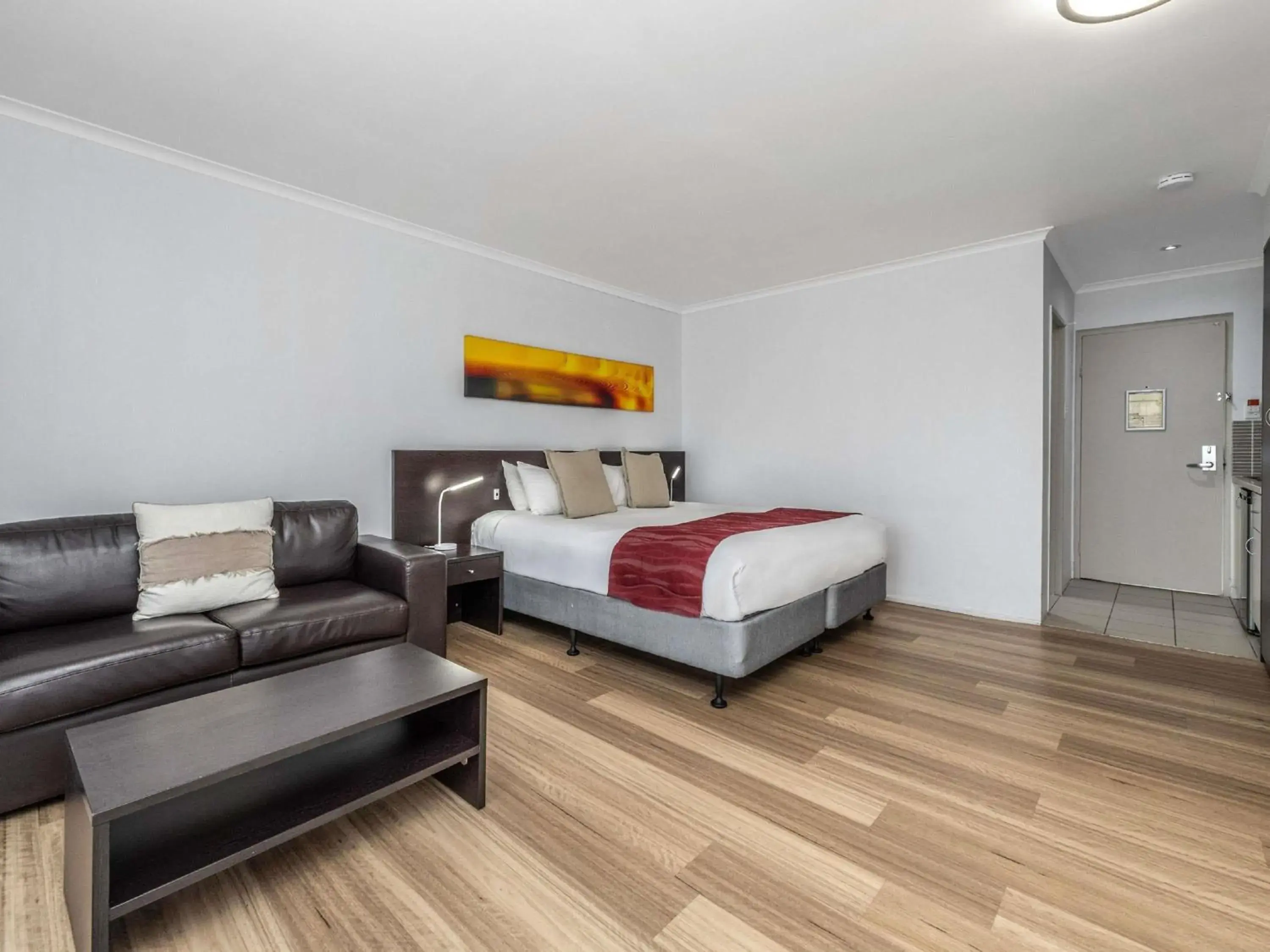 Deluxe King Room in Mercure Townsville Deluxe King Room in Mercure Townsville