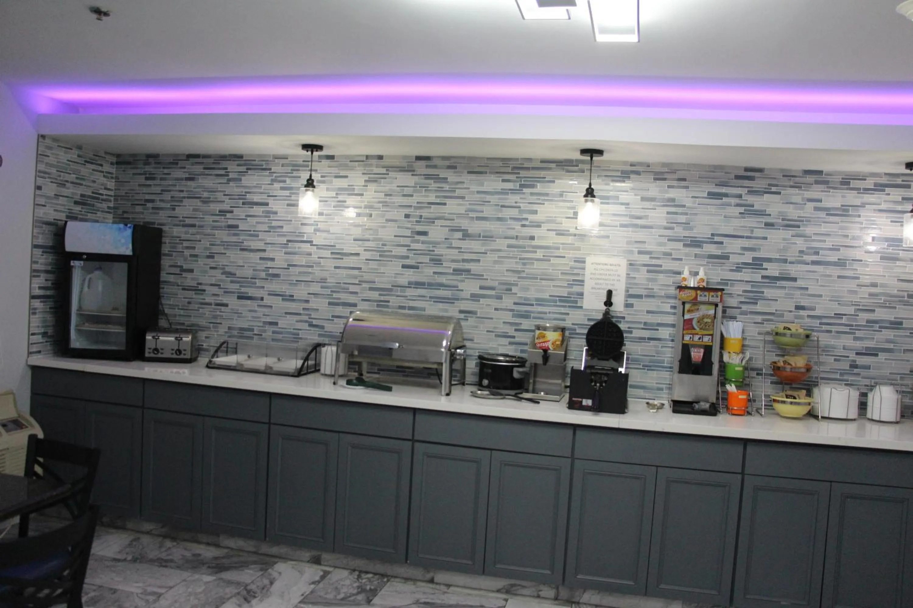 Breakfast in Douglas Inn & Suites