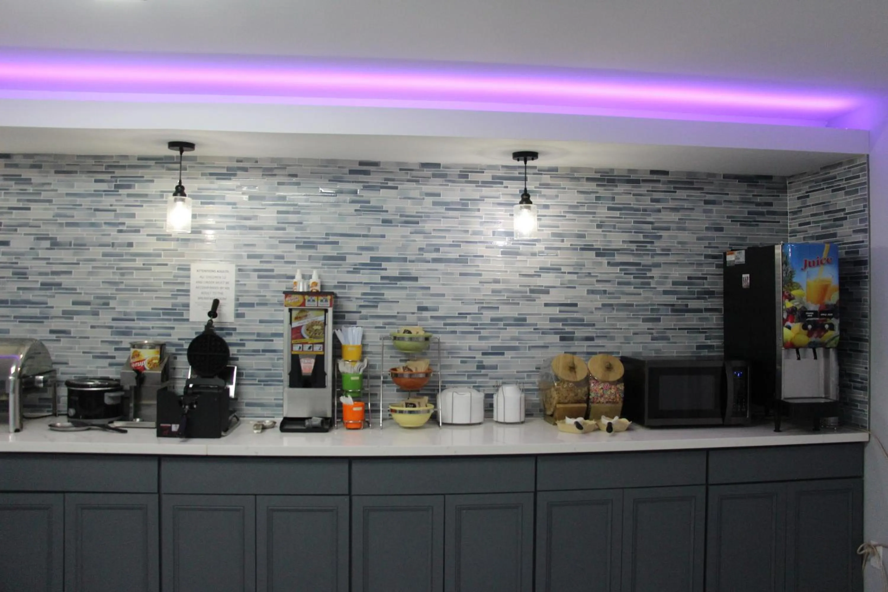 Breakfast in Douglas Inn & Suites