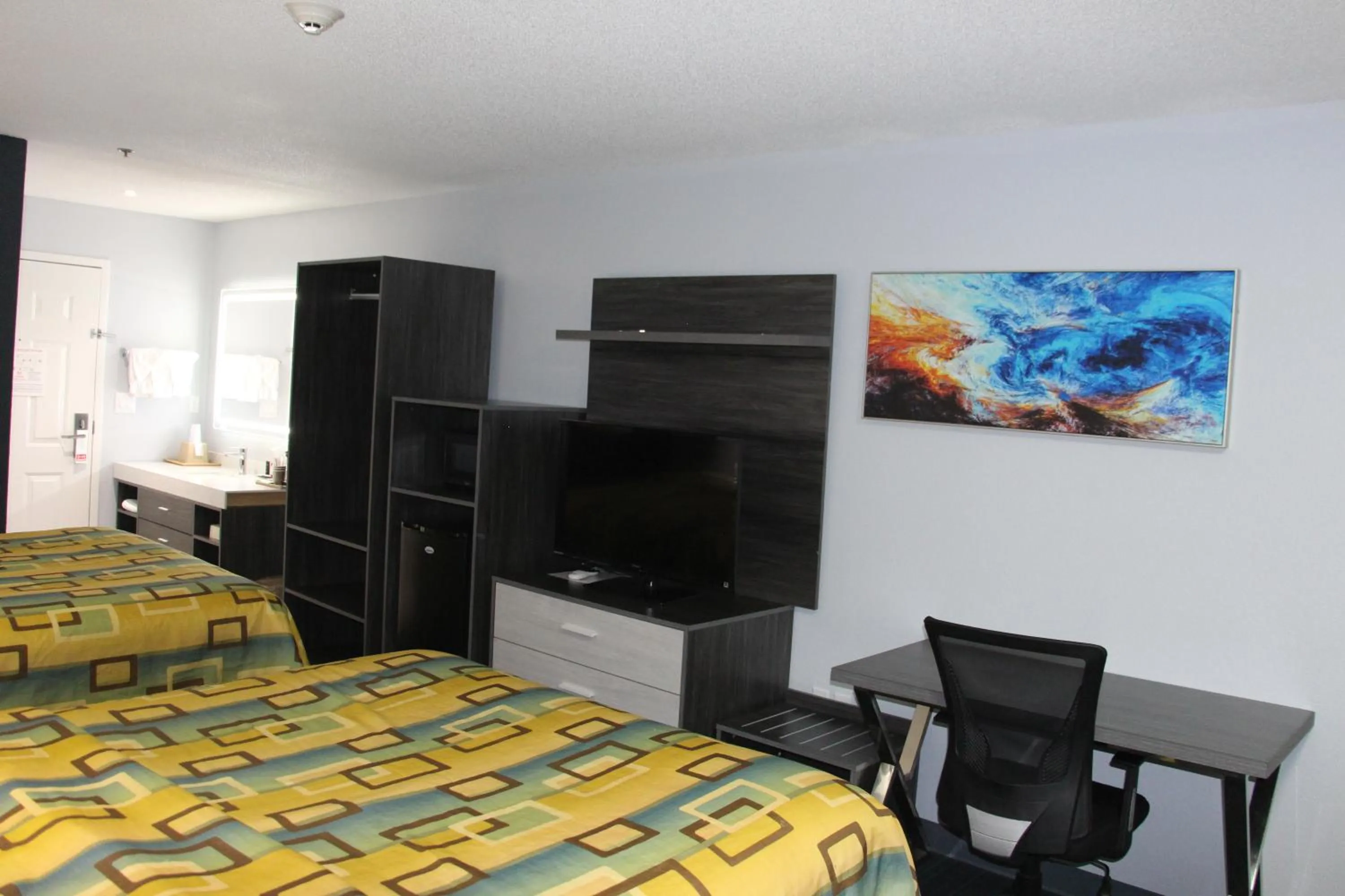 Photo of the whole room, Bed in Douglas Inn & Suites
