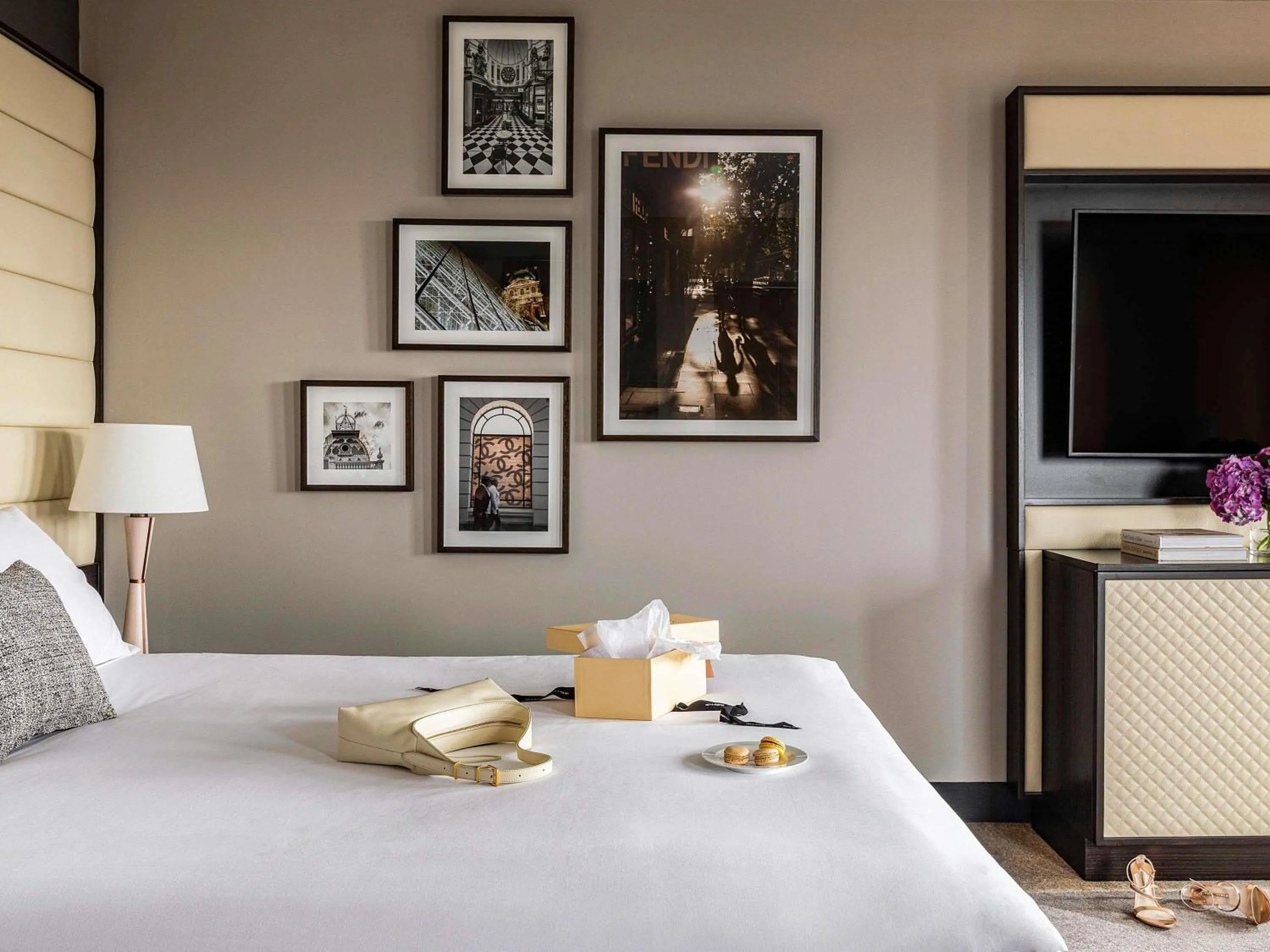 Property building, Bed in Sofitel Melbourne On Collins