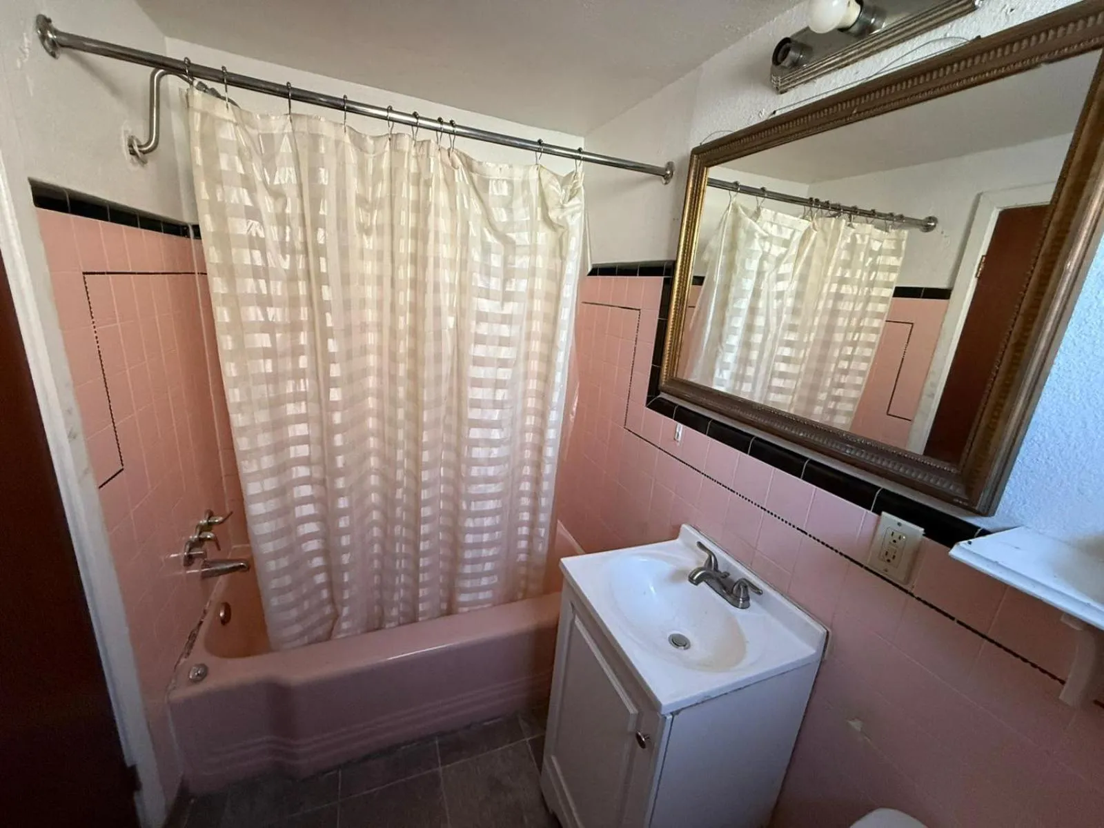 Bathroom in Springs Inn by Capital O I 25