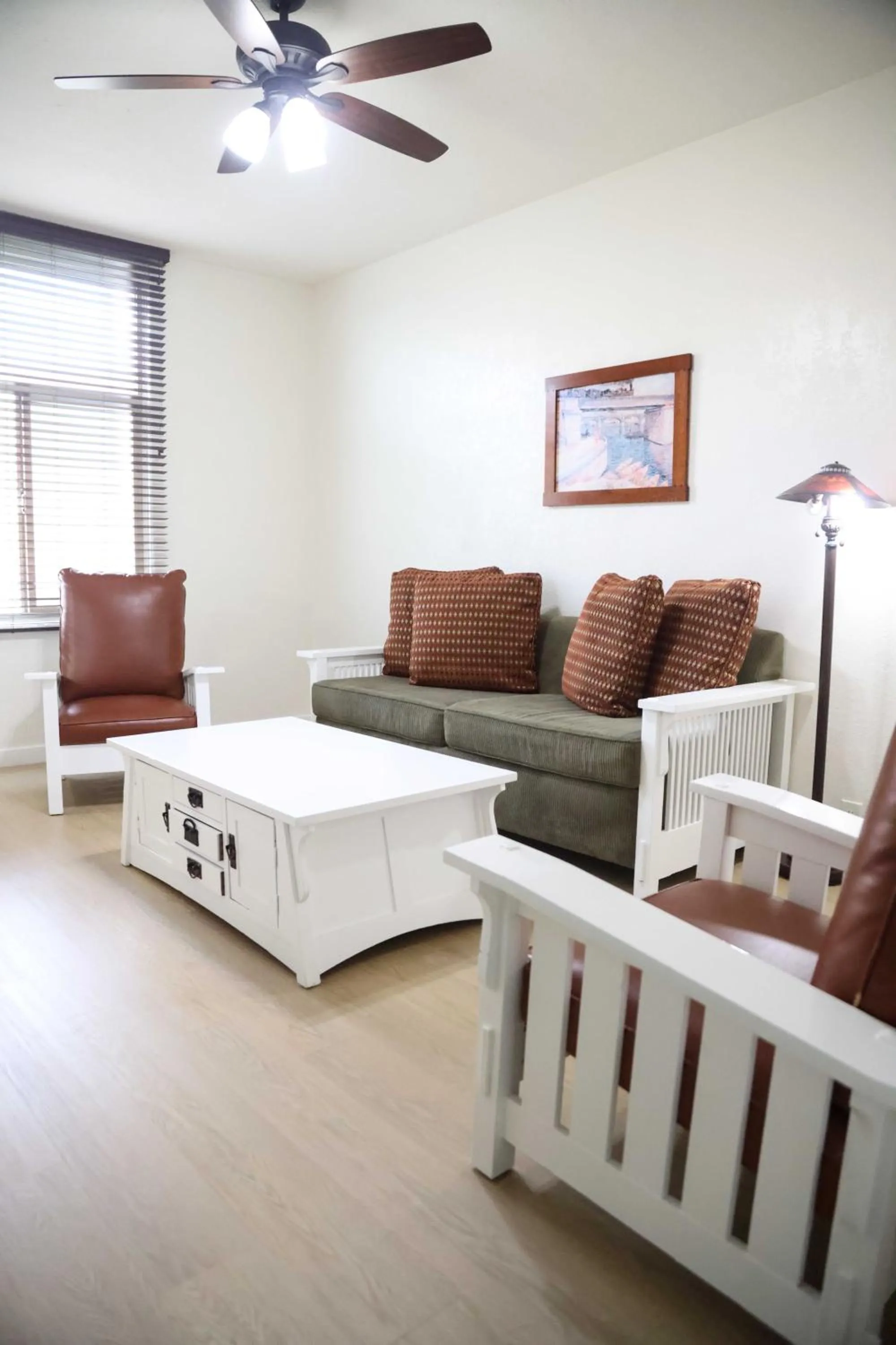 Living room in Hotel Carmel Santa Monica