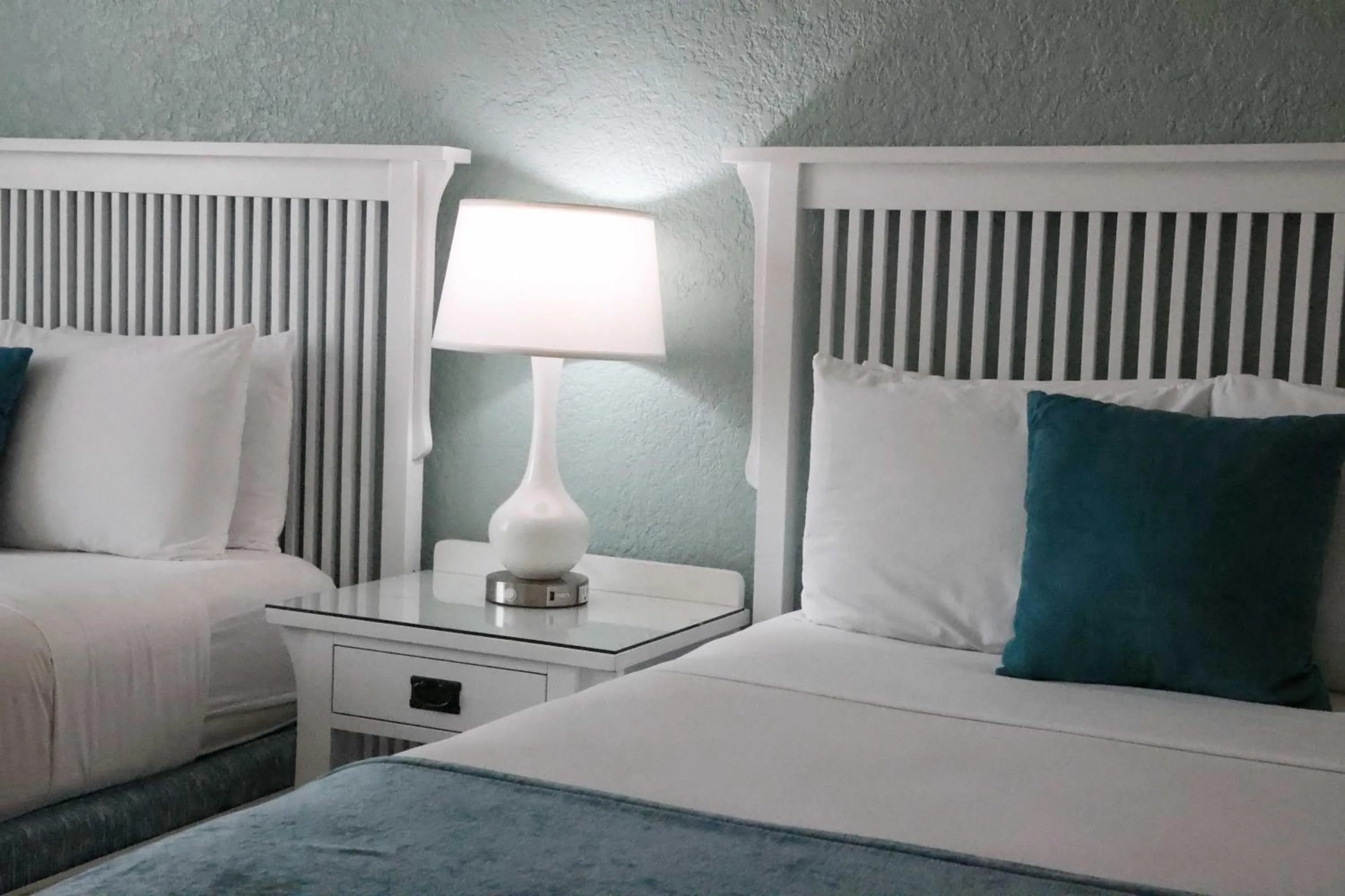 Bed in Hotel Carmel Santa Monica