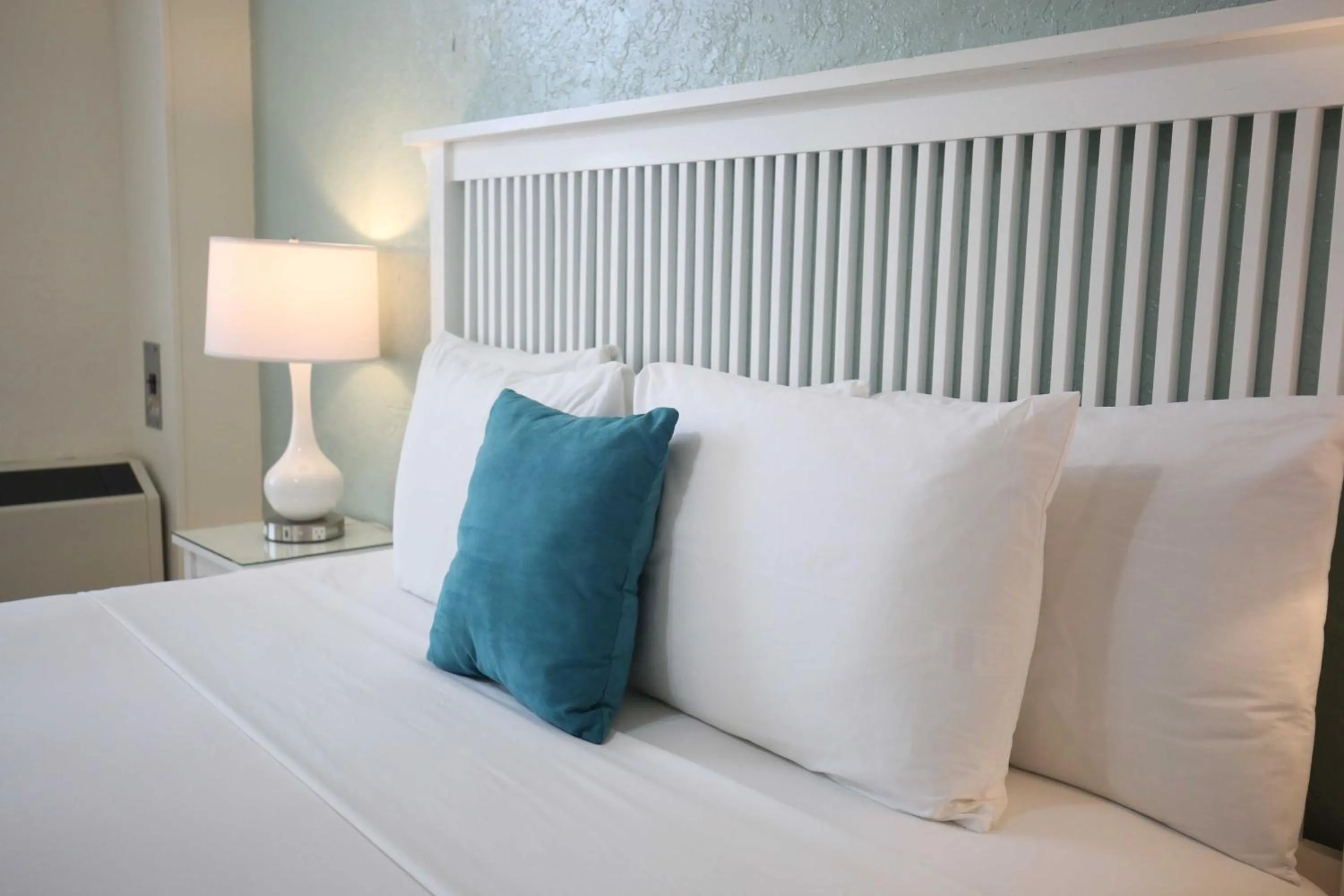 Bed in Hotel Carmel Santa Monica