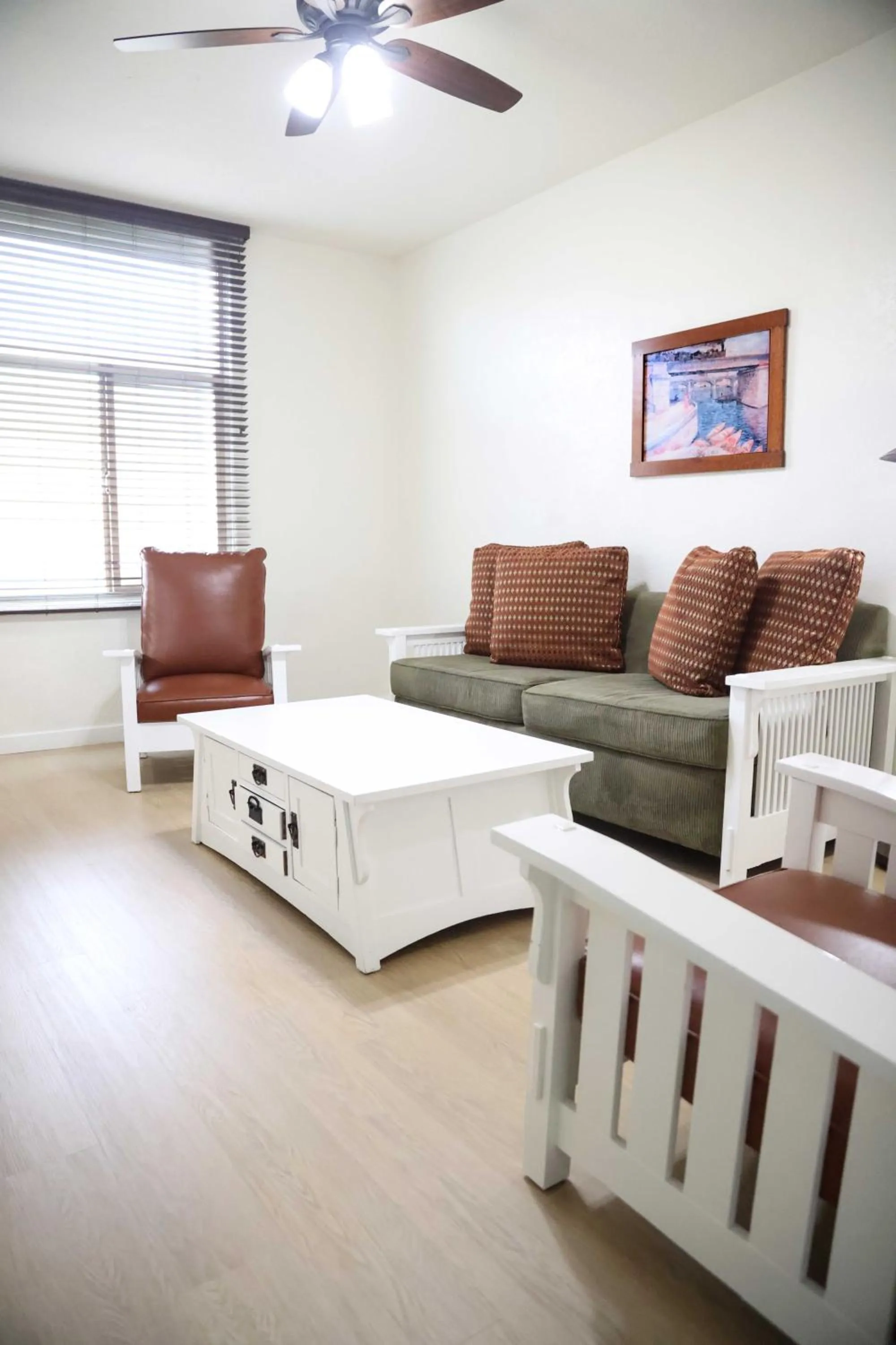 Living room in Hotel Carmel Santa Monica