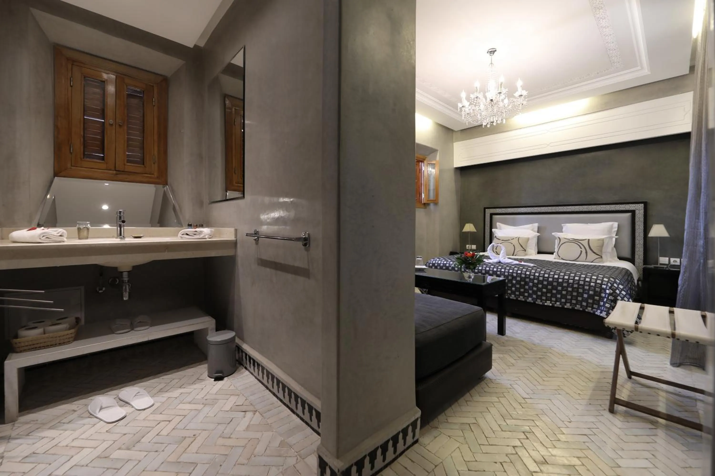 Bathroom, Bed in Riad L'Etoile D'Orient