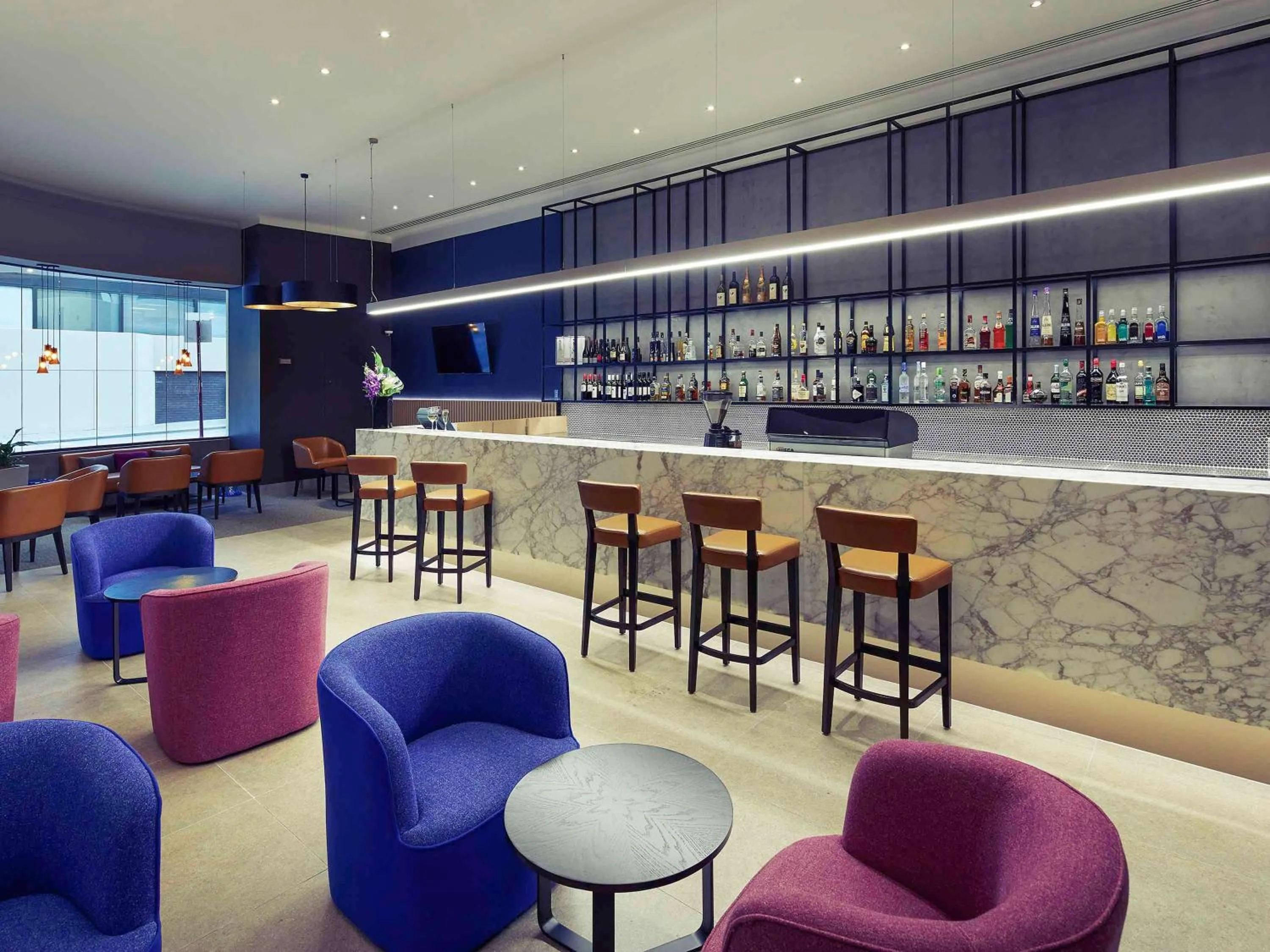 Lounge or bar in Mercure Perth
