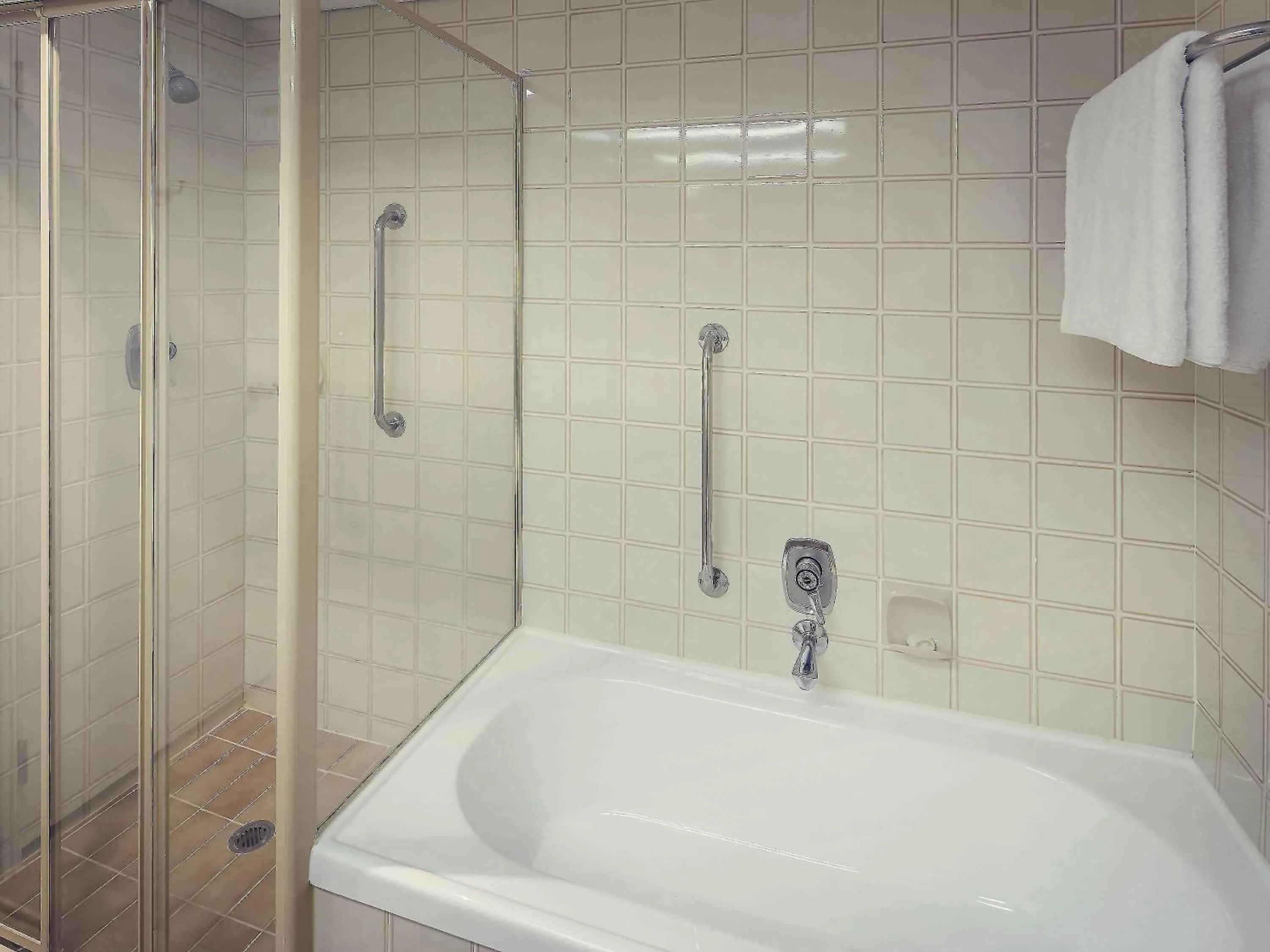 Bedroom in Mercure Perth