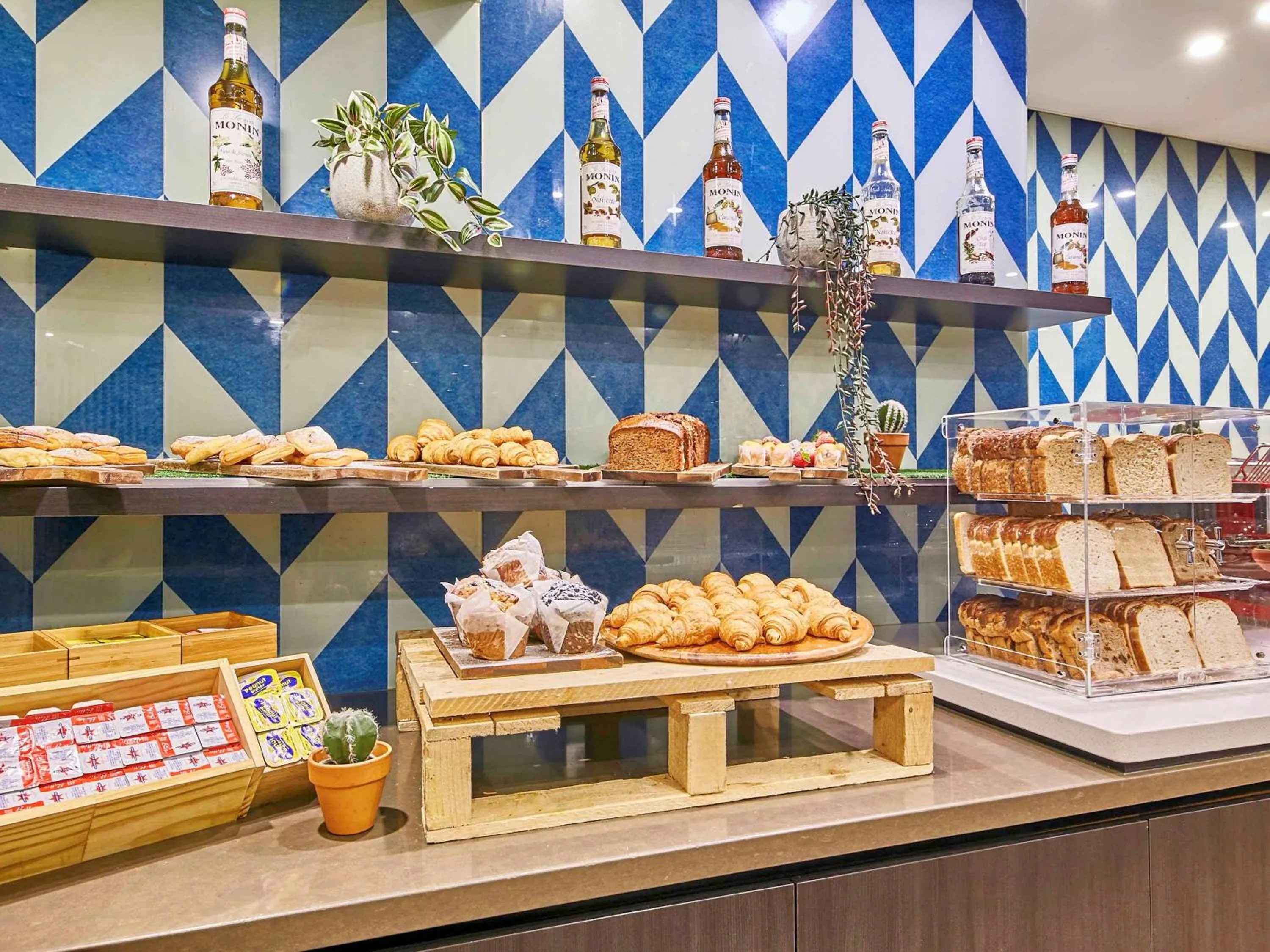 Restaurant/places to eat in Mercure Perth