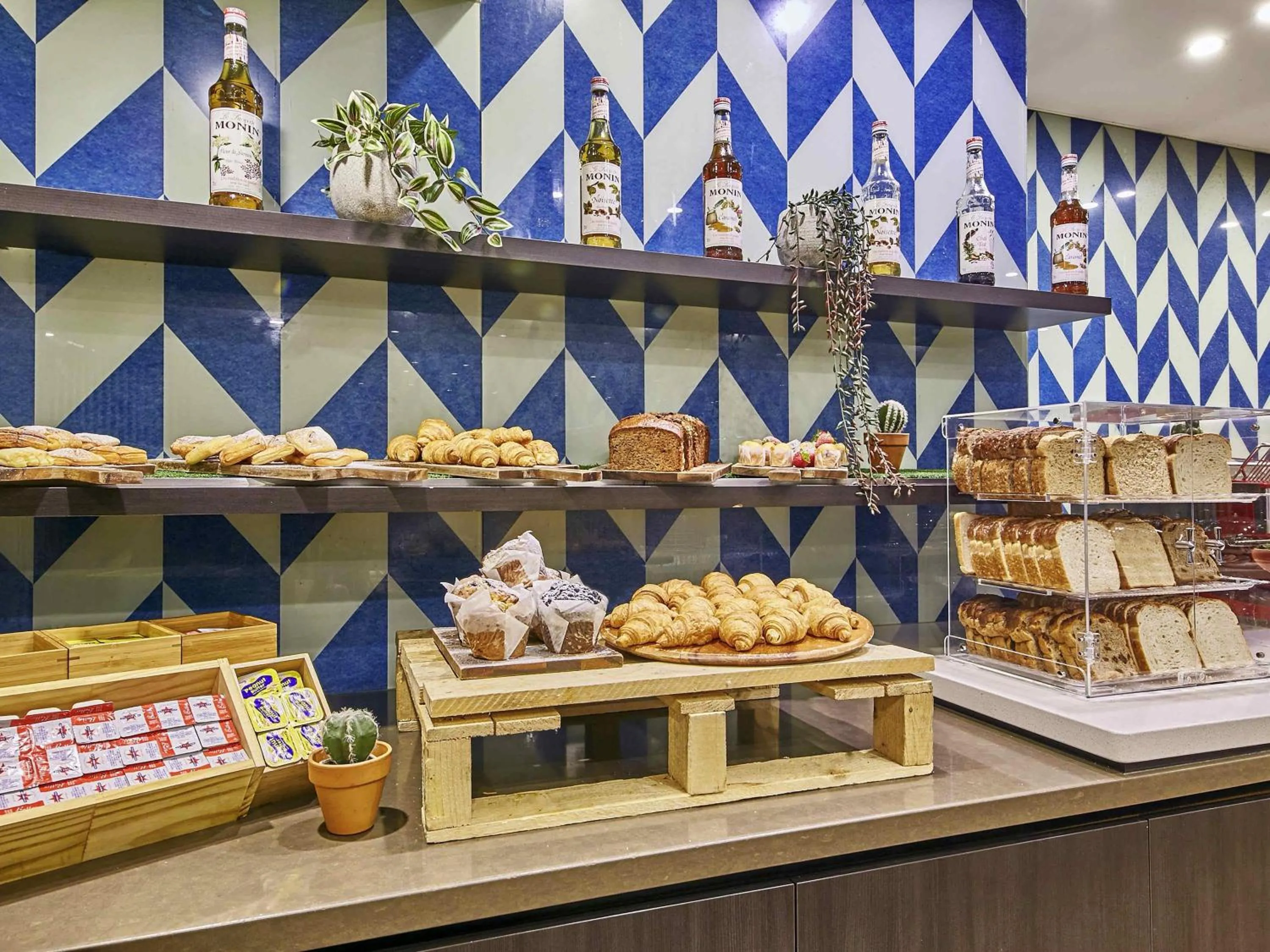 Restaurant/places to eat in Mercure Perth