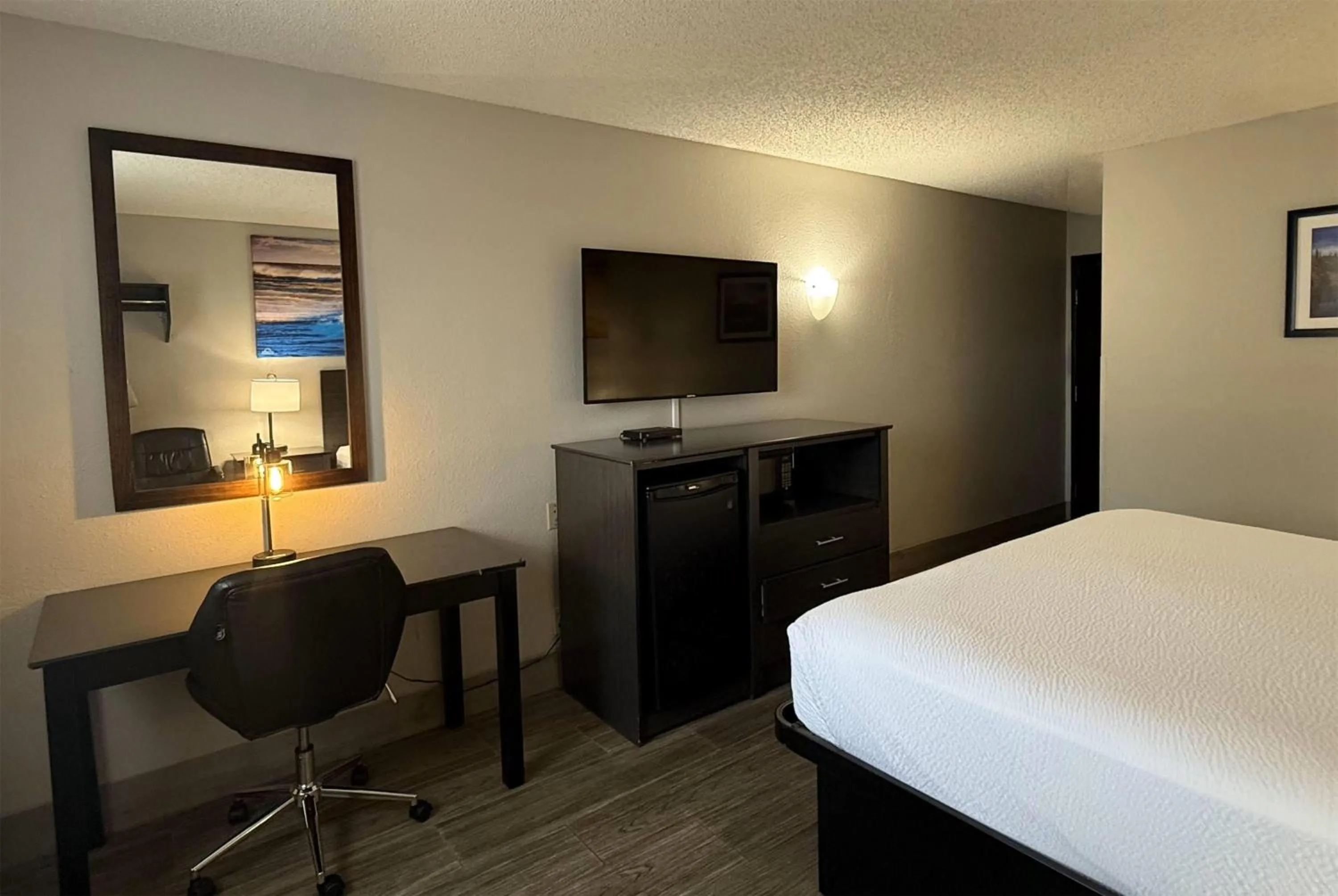 Photo of the whole room, Bed in Days Inn by Wyndham Orange Park/Jacksonville