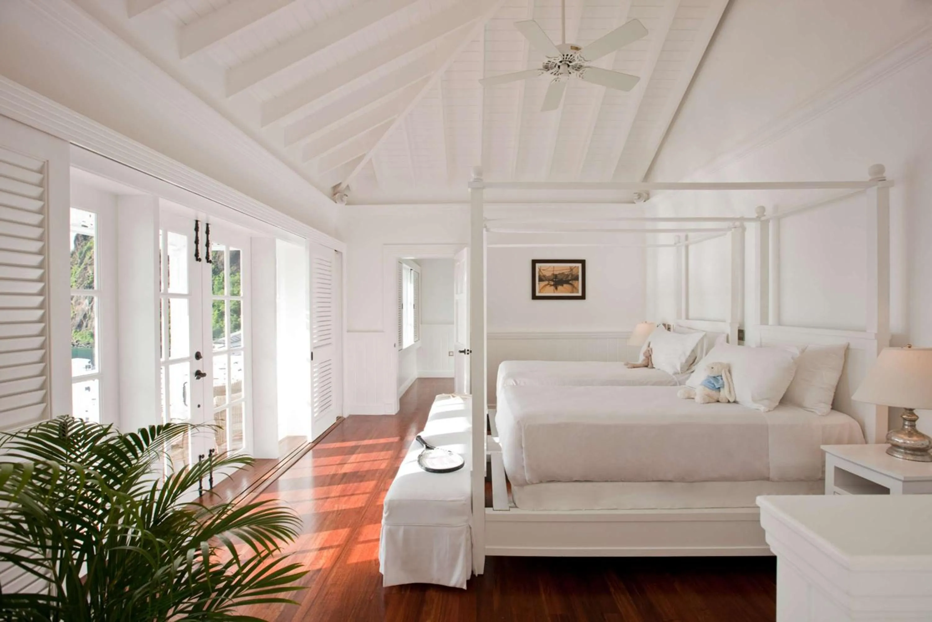 Photo of the whole room, Bed in Sugar Beach, A Viceroy Resort