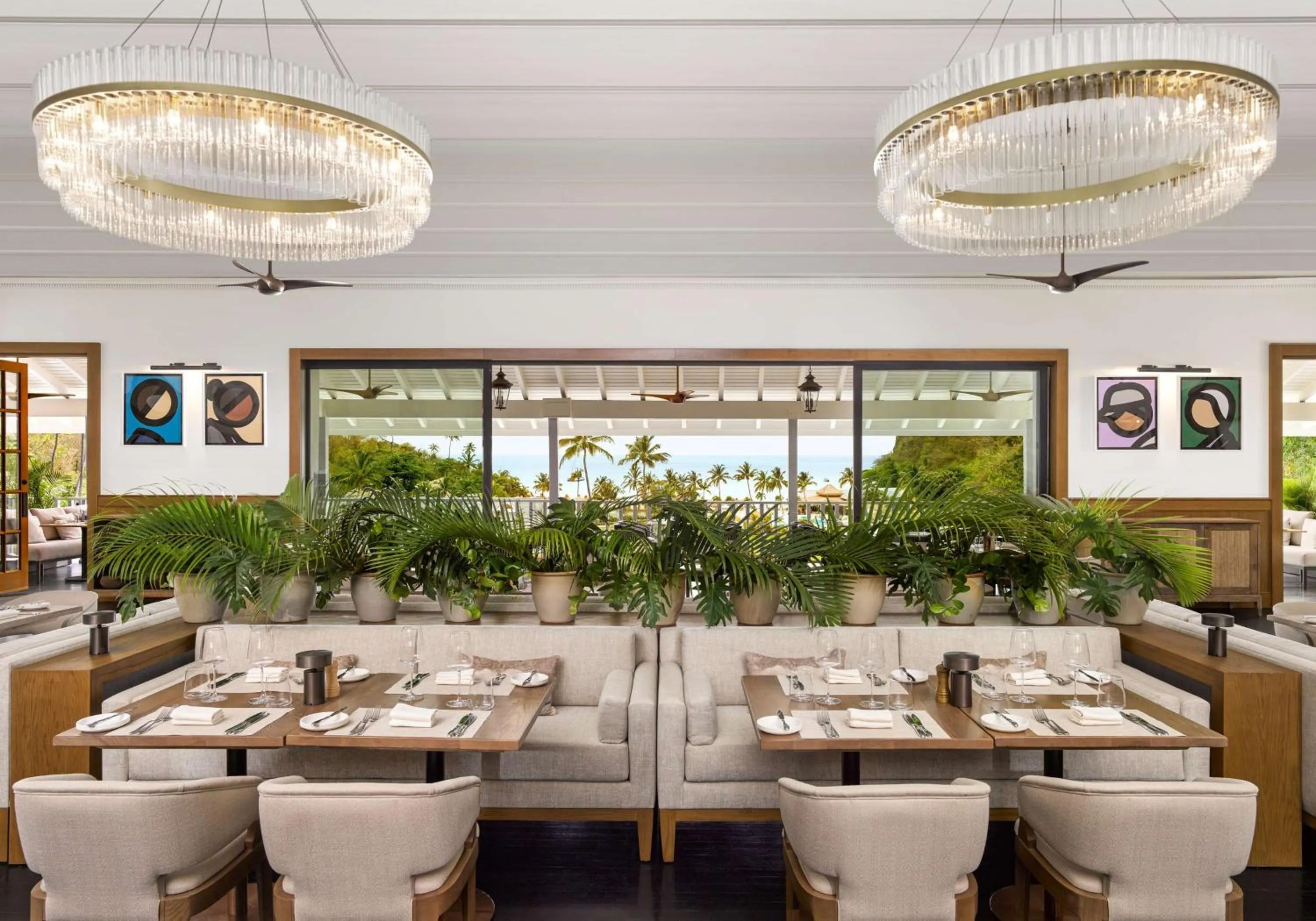 Lounge or bar in Sugar Beach, A Viceroy Resort