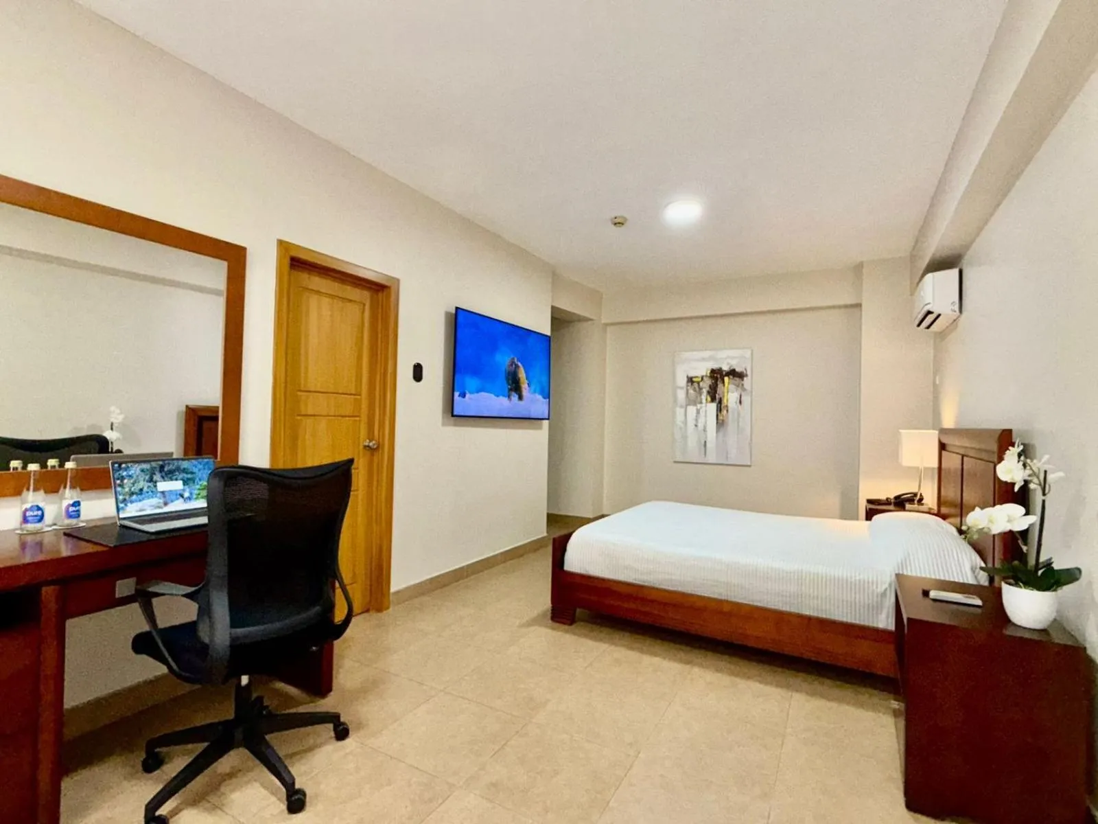 Buffet breakfast, Bed in Hotel Marcelius