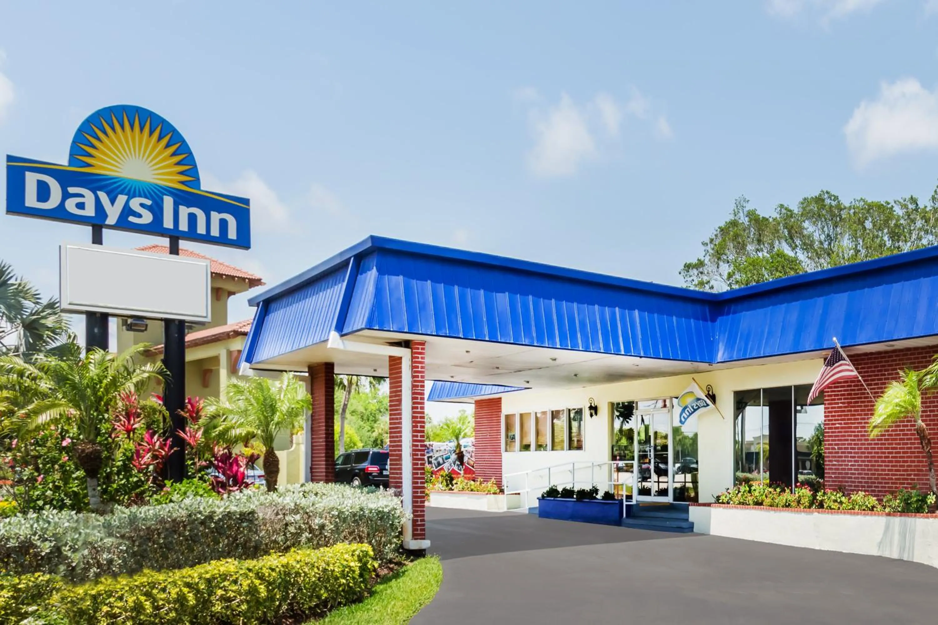 Property building in Days Inn by Wyndham Fort Myers Springs Resort