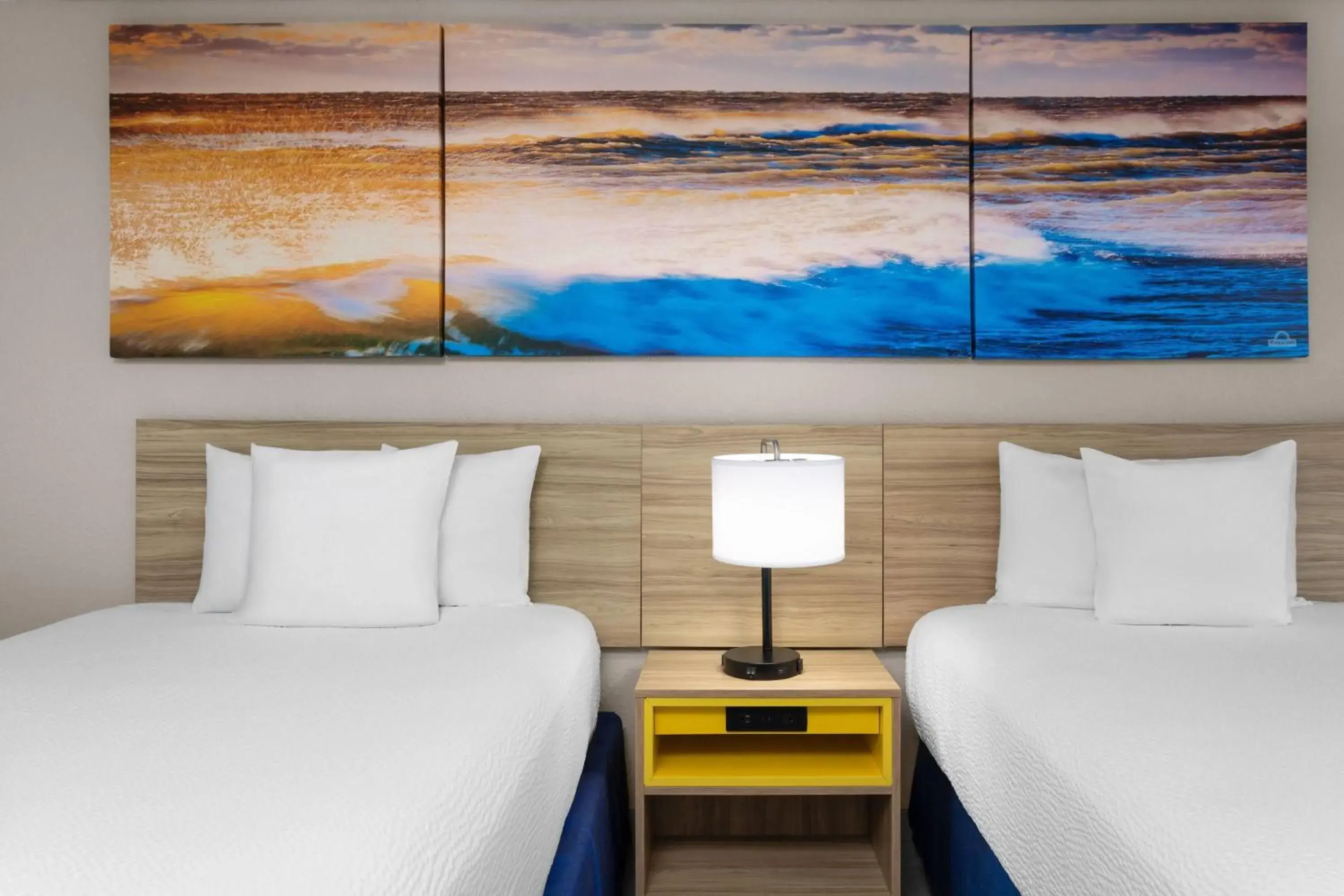 Deluxe Double Room - Disability Access/Non-Smoking in Days Inn by Wyndham Fort Myers Springs Resort Deluxe Double Room - Disability Access/Non-Smoking in Days Inn by Wyndham Fort Myers Springs Resort