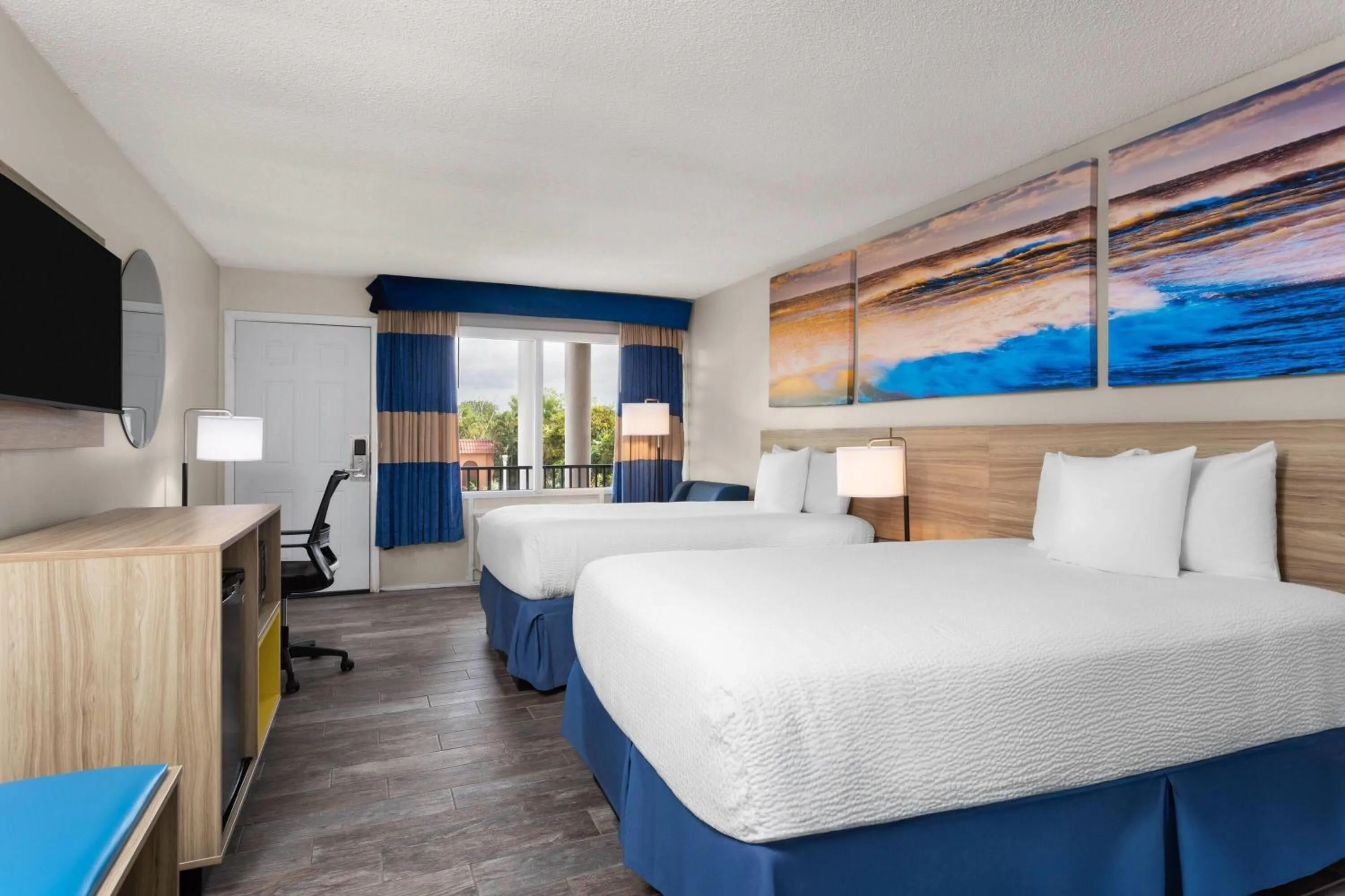 Photo of the whole room, Bed in Days Inn by Wyndham Fort Myers Springs Resort