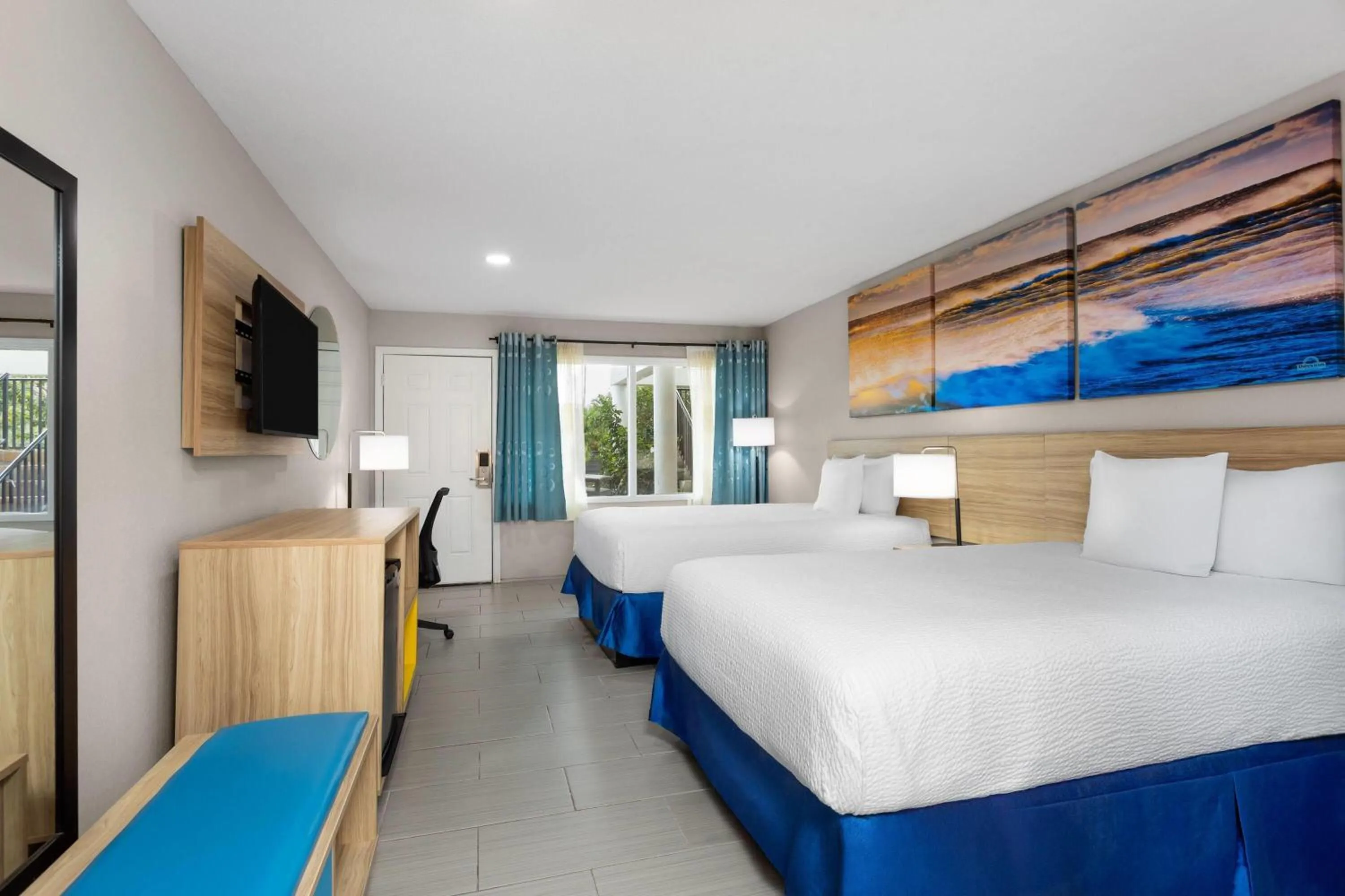 Photo of the whole room, Bed in Days Inn by Wyndham Fort Myers Springs Resort