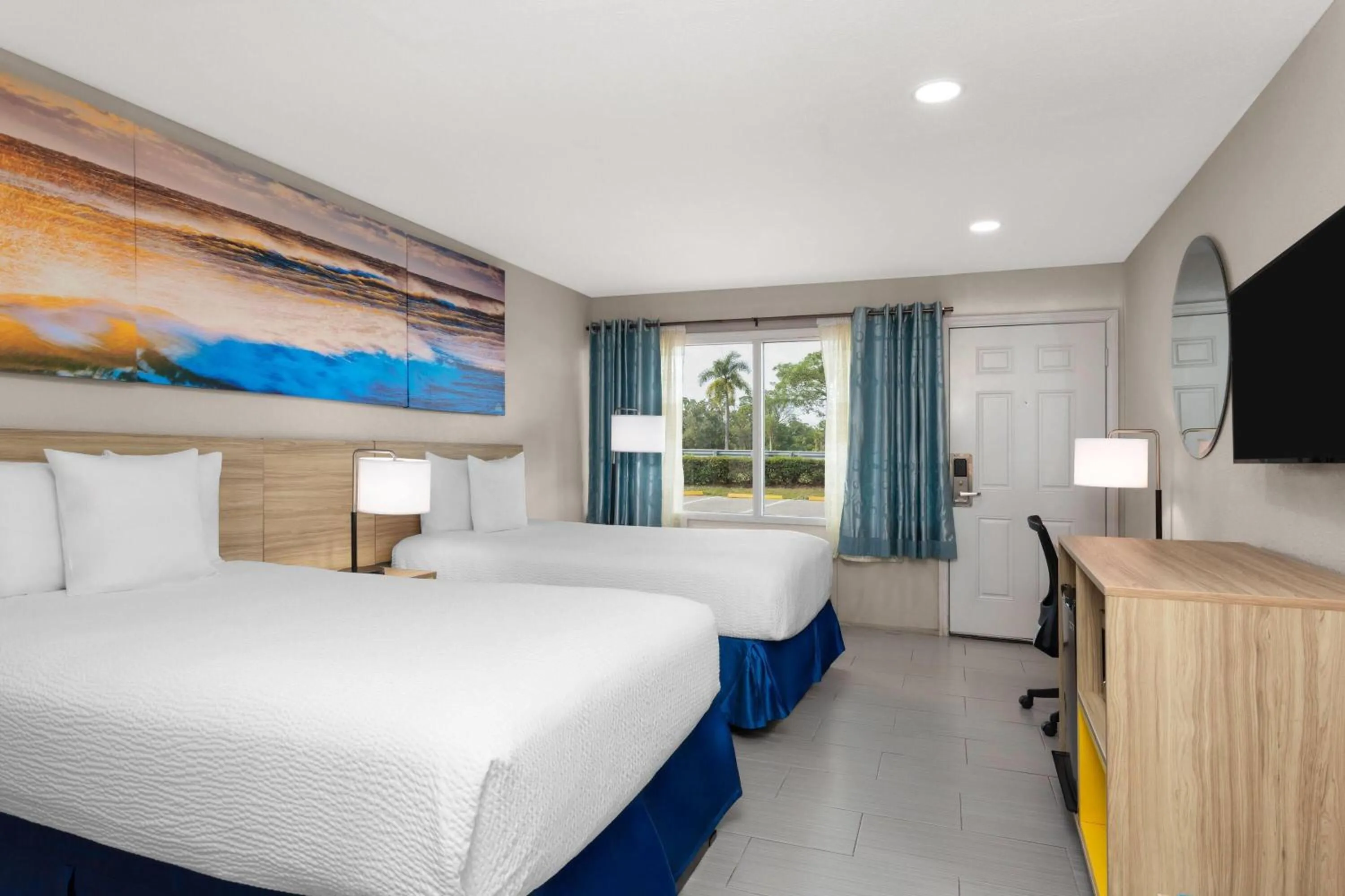 Photo of the whole room, Bed in Days Inn by Wyndham Fort Myers Springs Resort