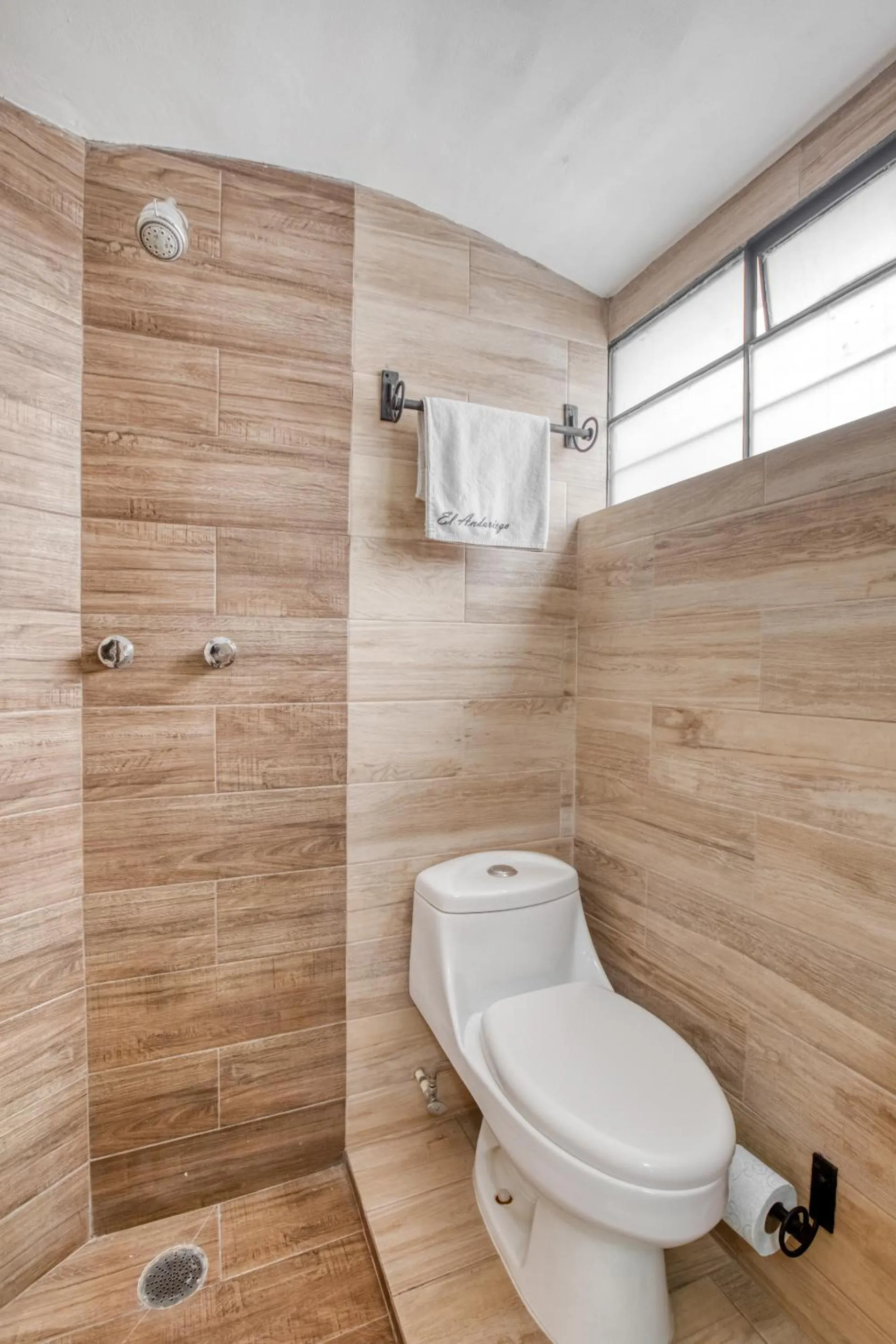 Bathroom in Capital O El Andariego, Oaxaca