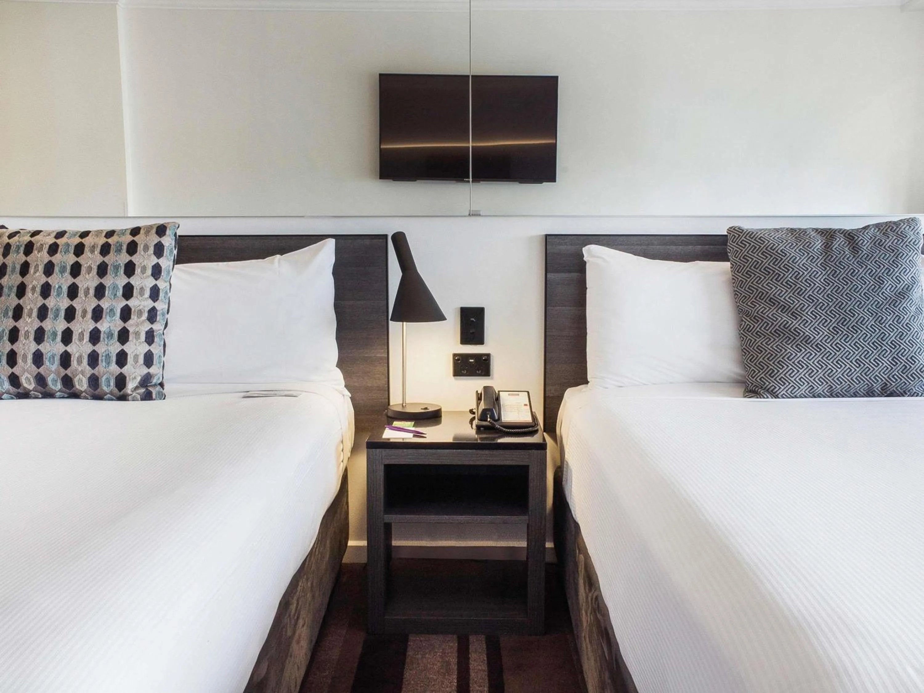 Bedroom, Bed in Mercure Sydney