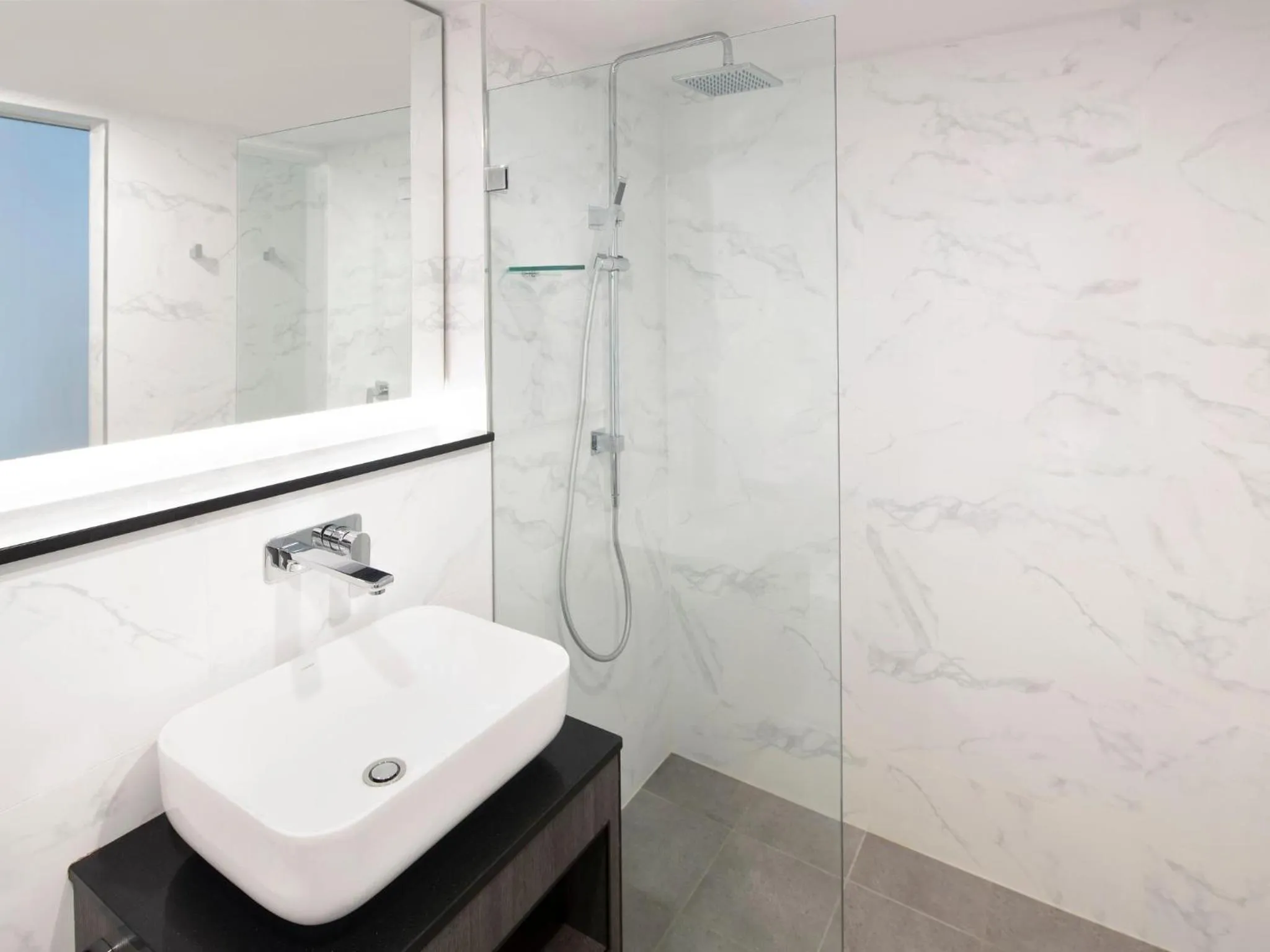 Bedroom in Mercure Sydney