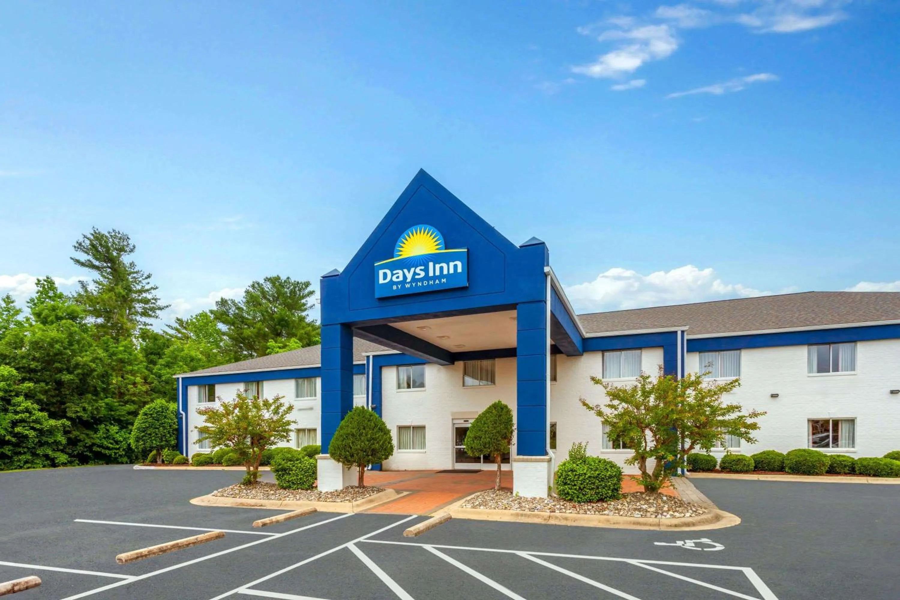 Property building in Days Inn & Suites by Wyndham Siler City