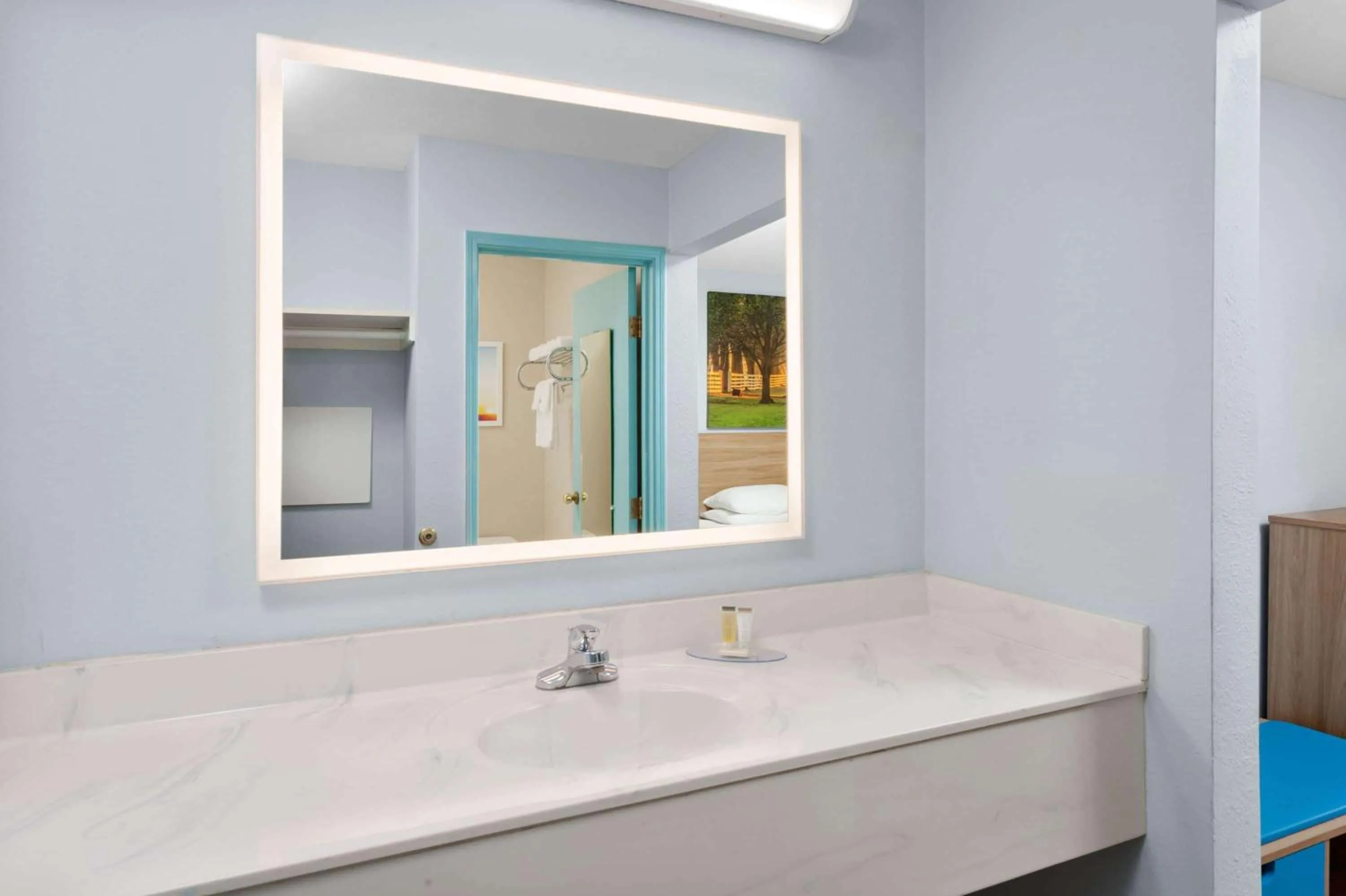 Bathroom in Days Inn & Suites by Wyndham Siler City