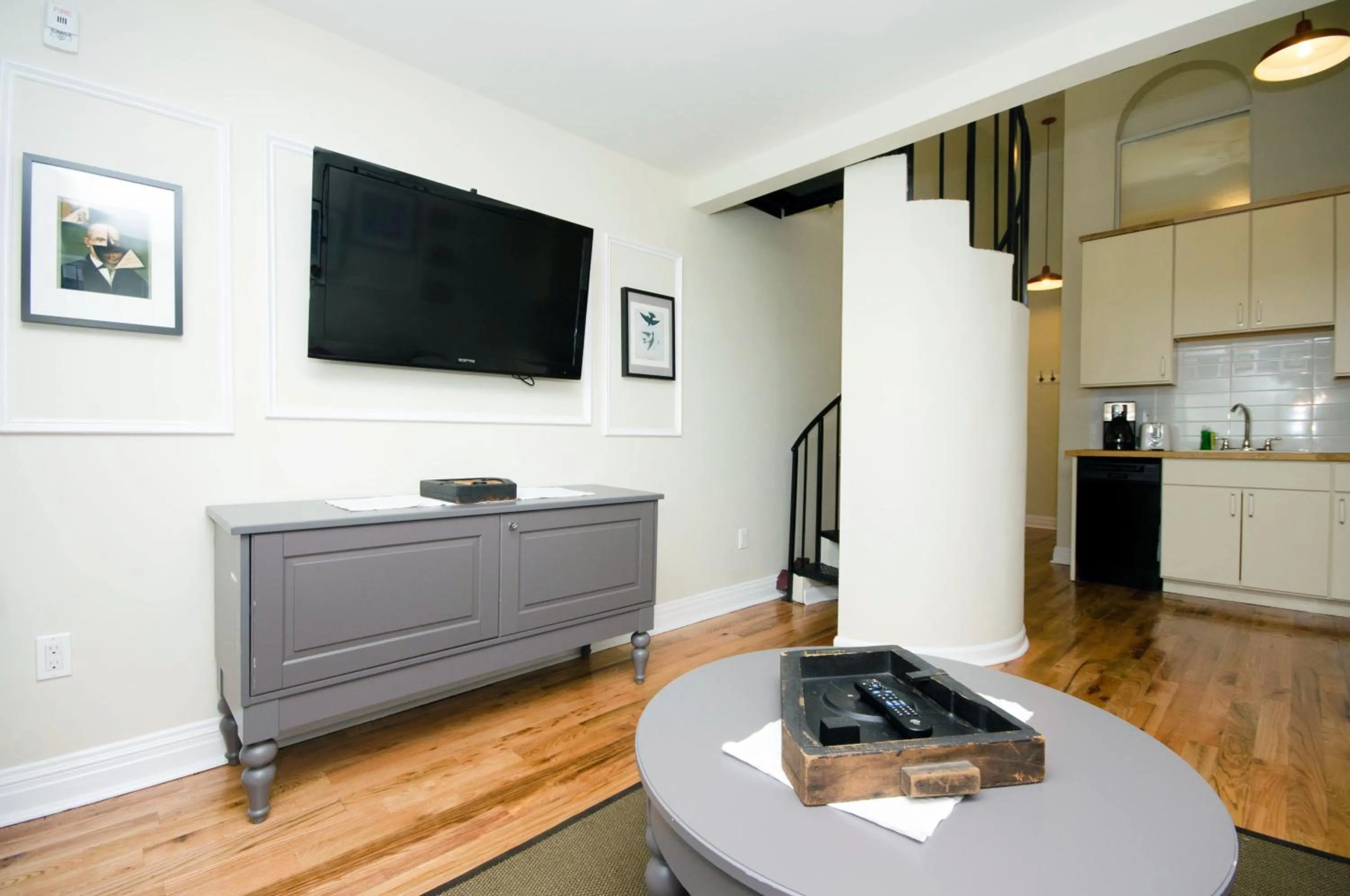 TV and multimedia in The Box House Hotel