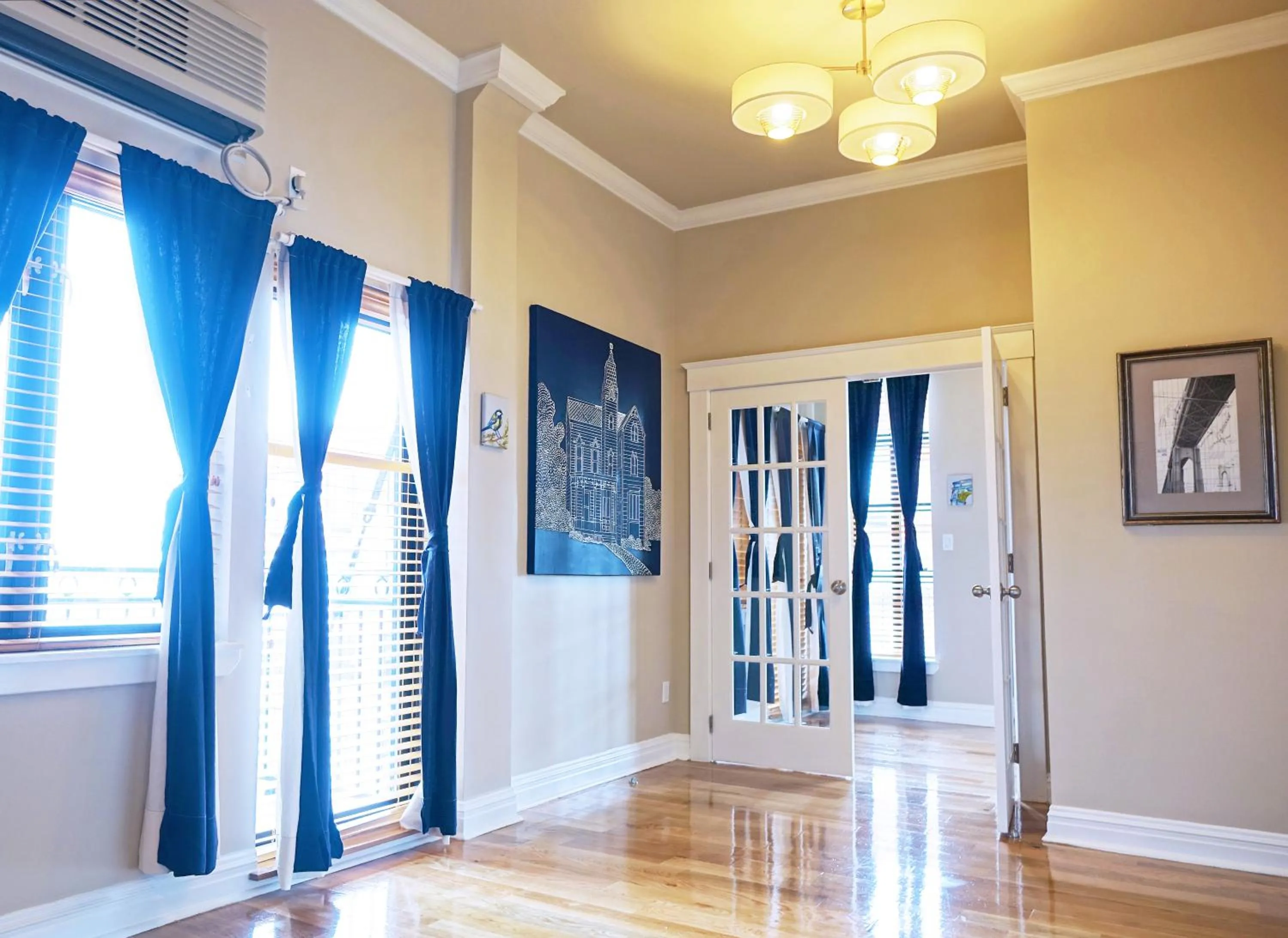 Photo of the whole room in The Box House Hotel