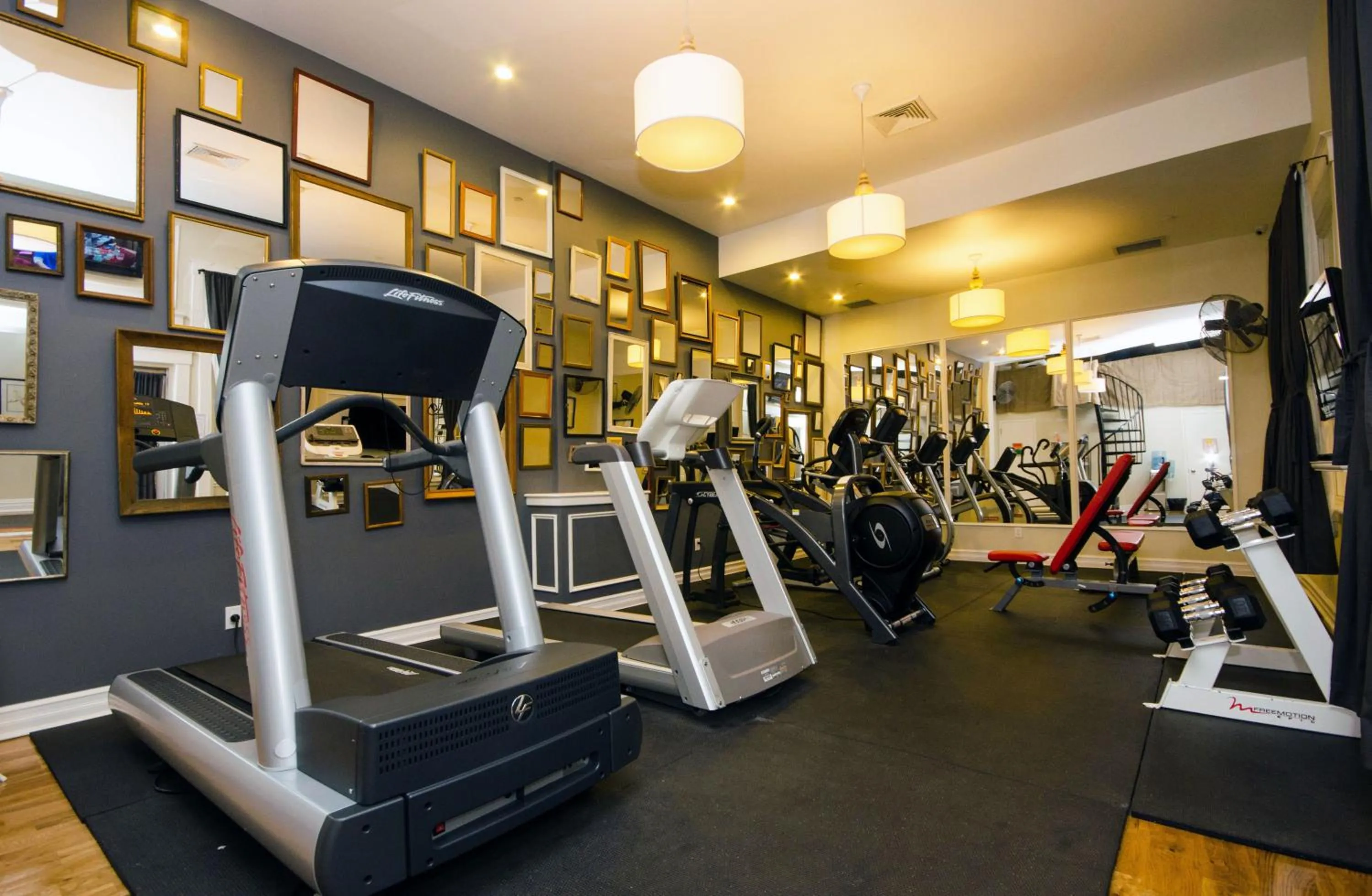 Fitness centre/facilities in The Box House Hotel