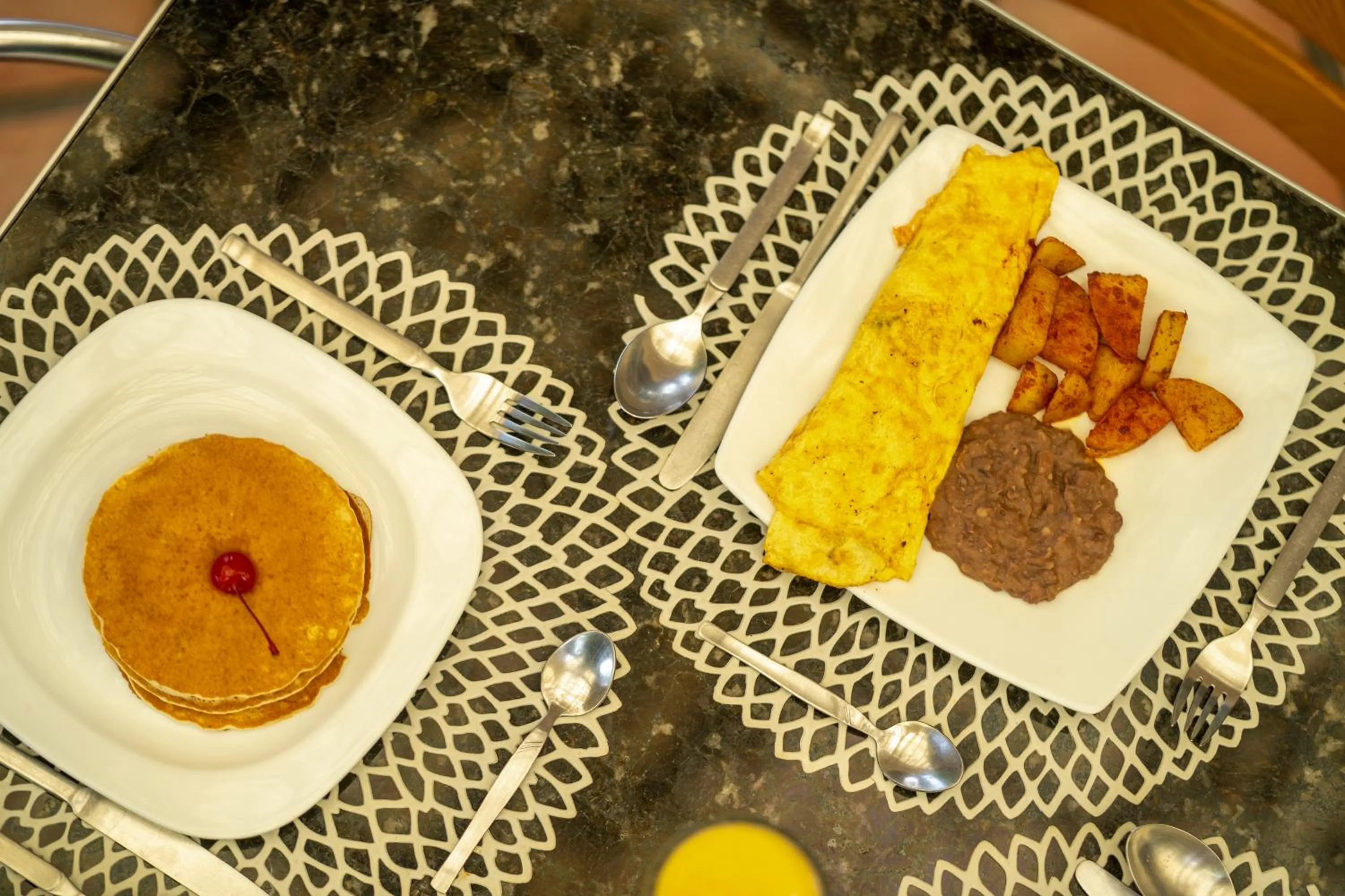 Restaurant/places to eat in Acamar Beach Resort