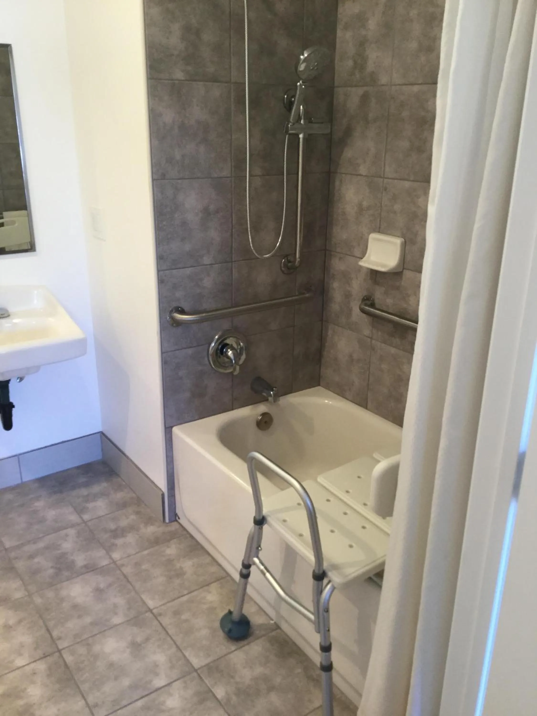 Public Bath in Mountain View Motel