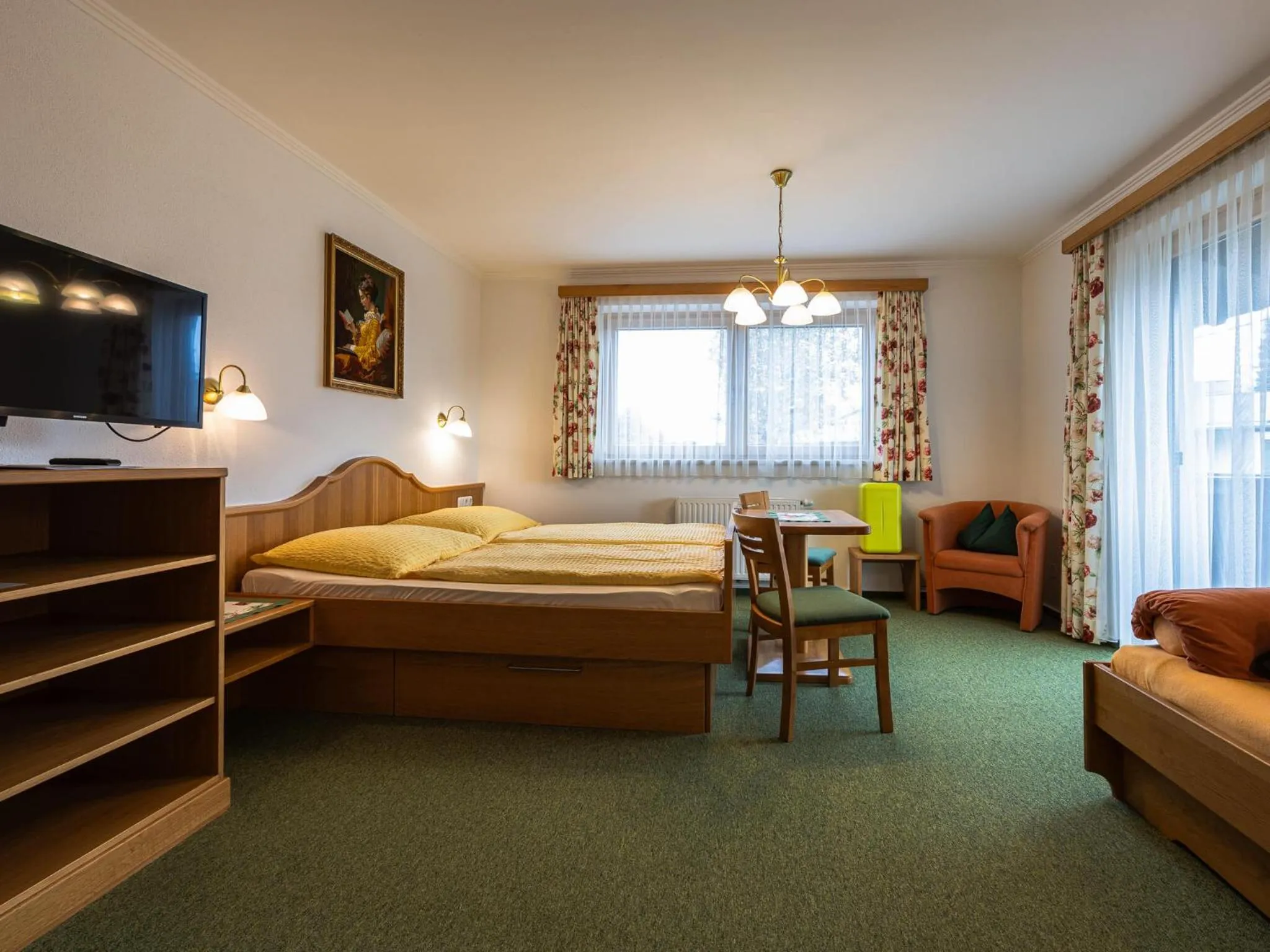 Photo of the whole room, Bed in Gästehaus Bleiweis-Zehentner