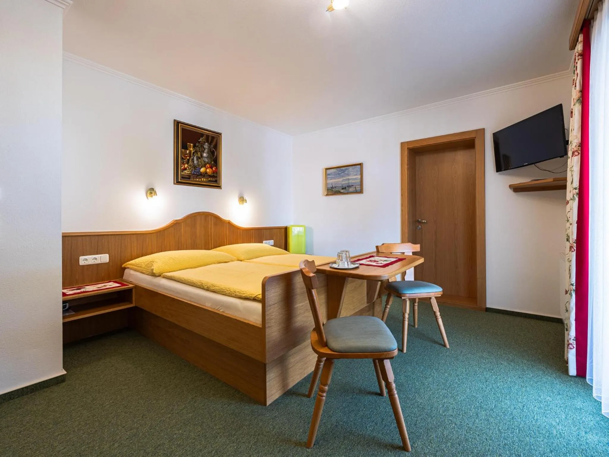 Photo of the whole room, Bed in Gästehaus Bleiweis-Zehentner