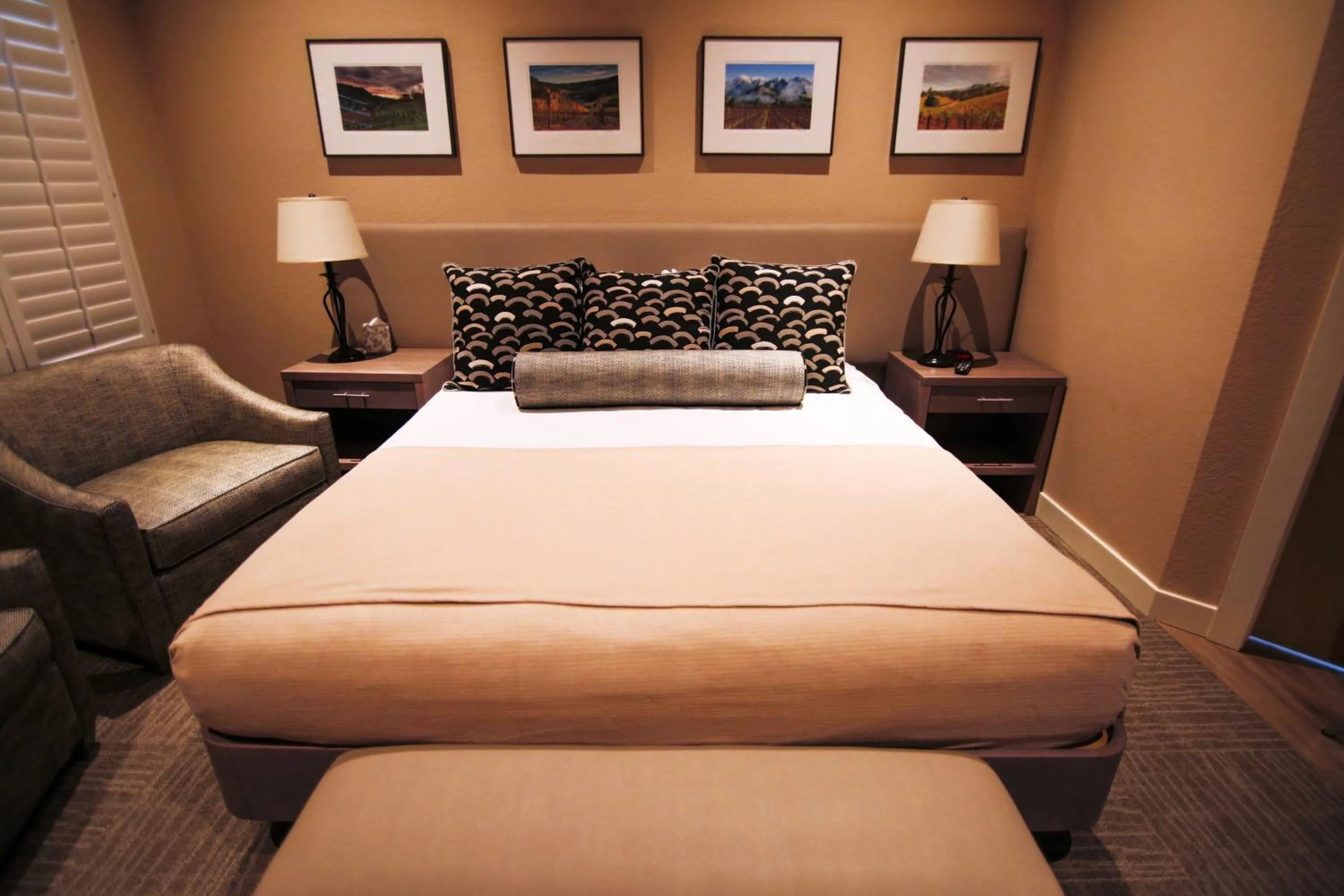 BBQ facilities, Bed in Calistoga Spa Hot Springs - Authentic Hot Springs Spa & Resort