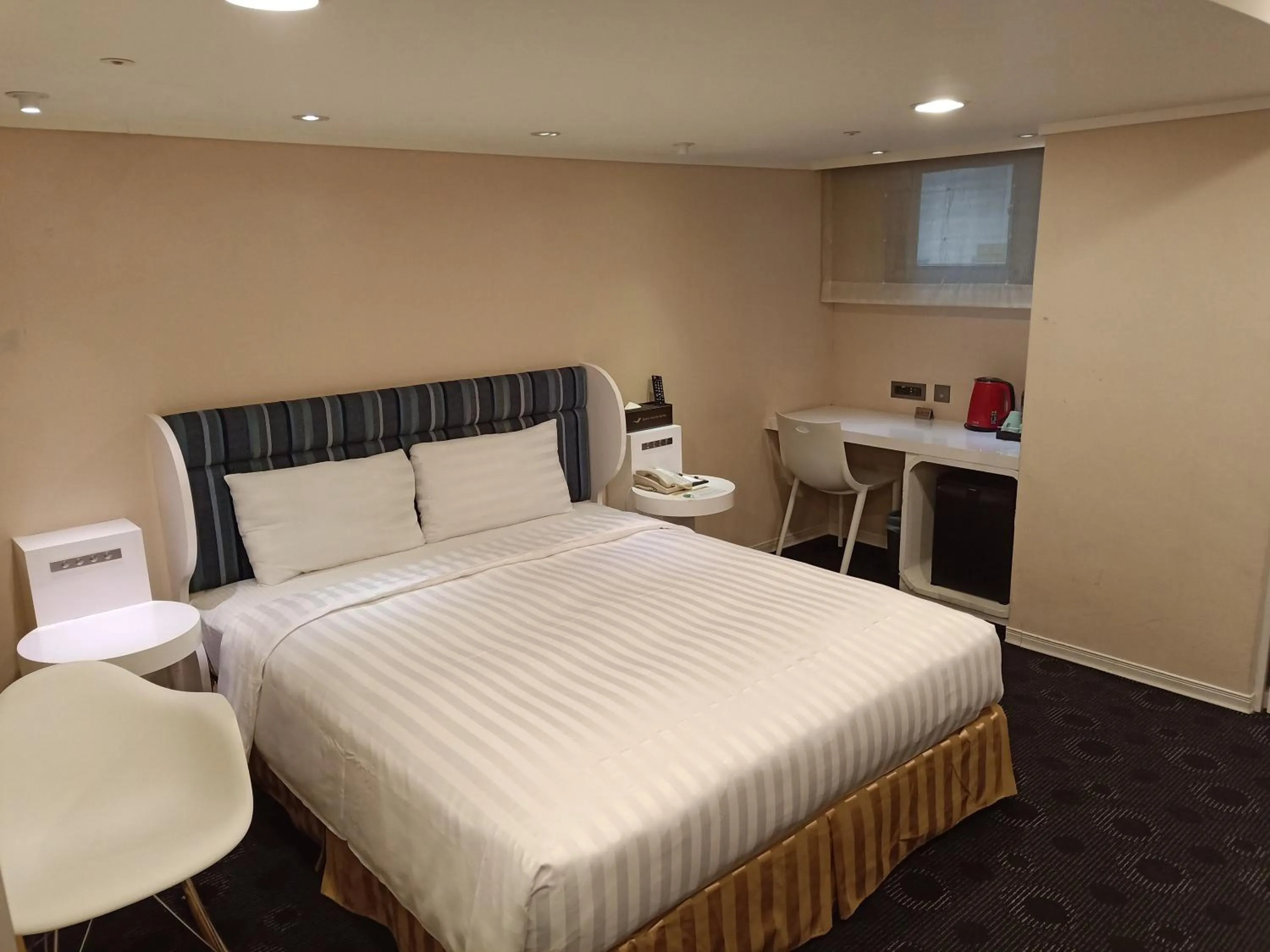 Bed in Ximen Airline Hotel