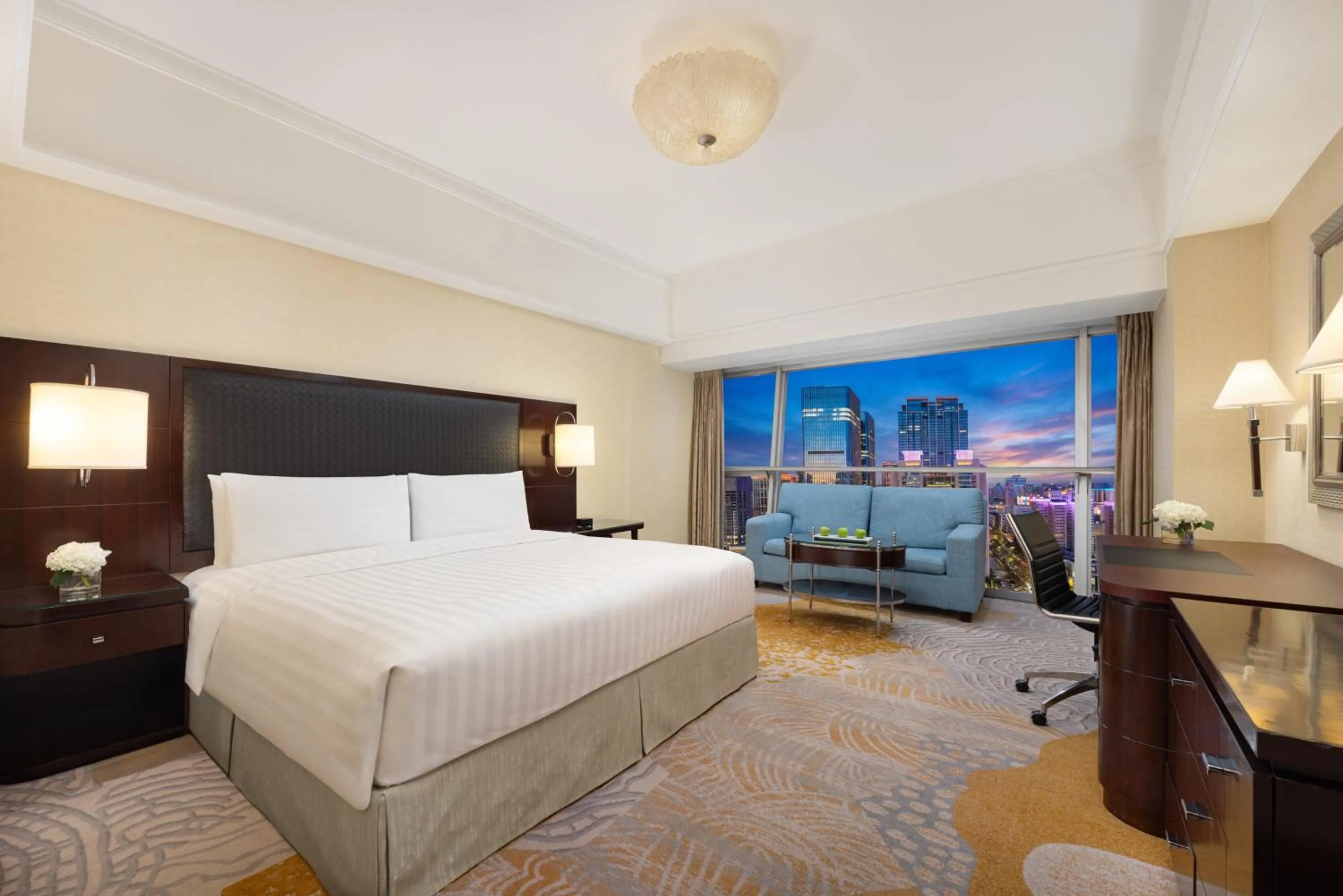 Night, Bed in Shangri-La Xian