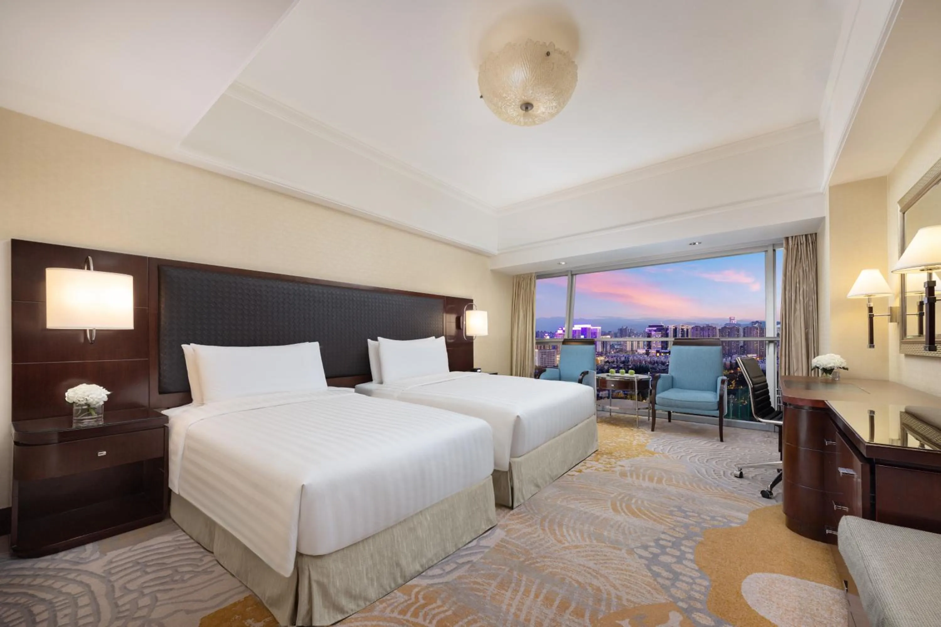 Night, Bed in Shangri-La Xian