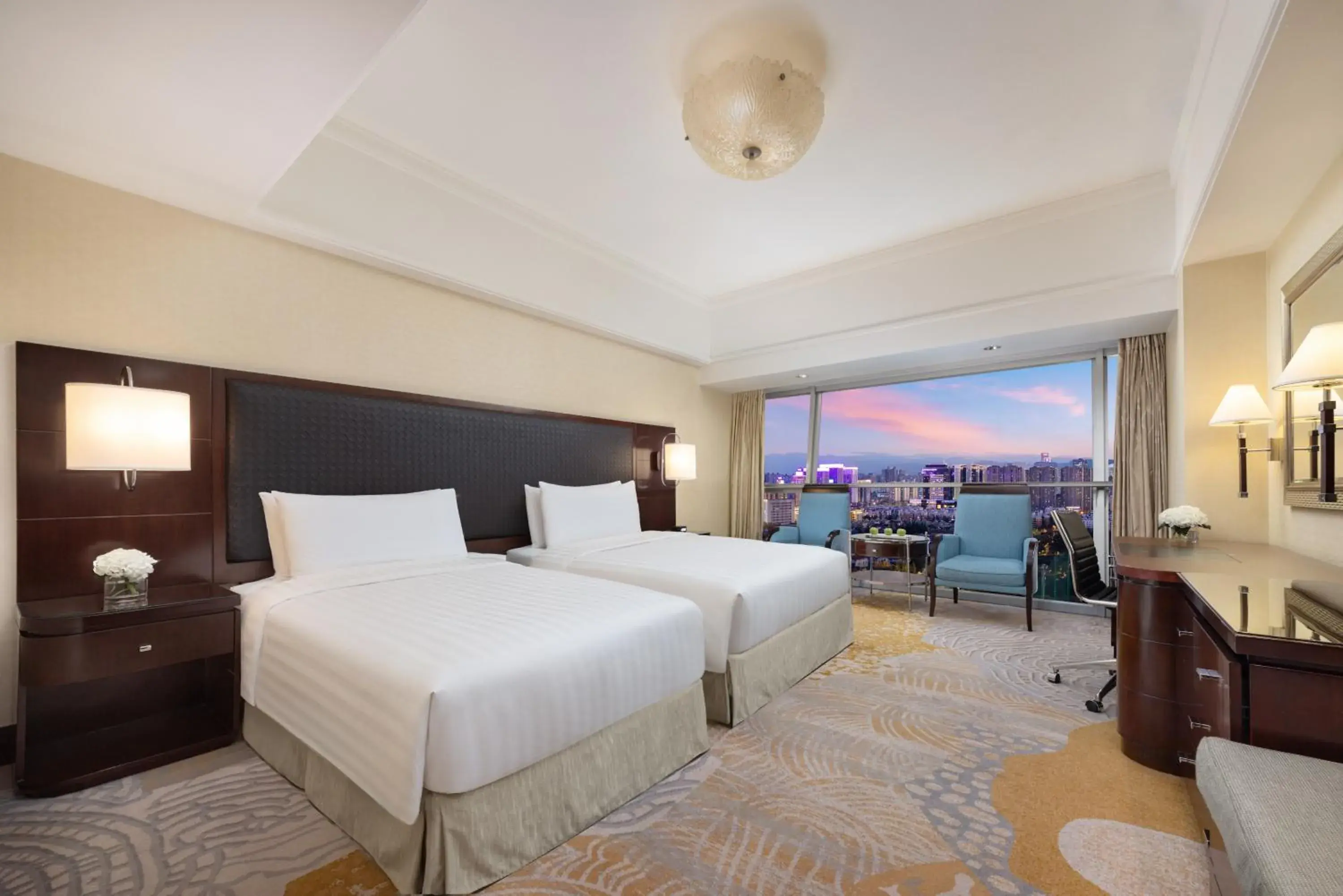 Deluxe Twin Room with Garden View in Shangri-La Xian Deluxe Twin Room with Garden View in Shangri-La Xian