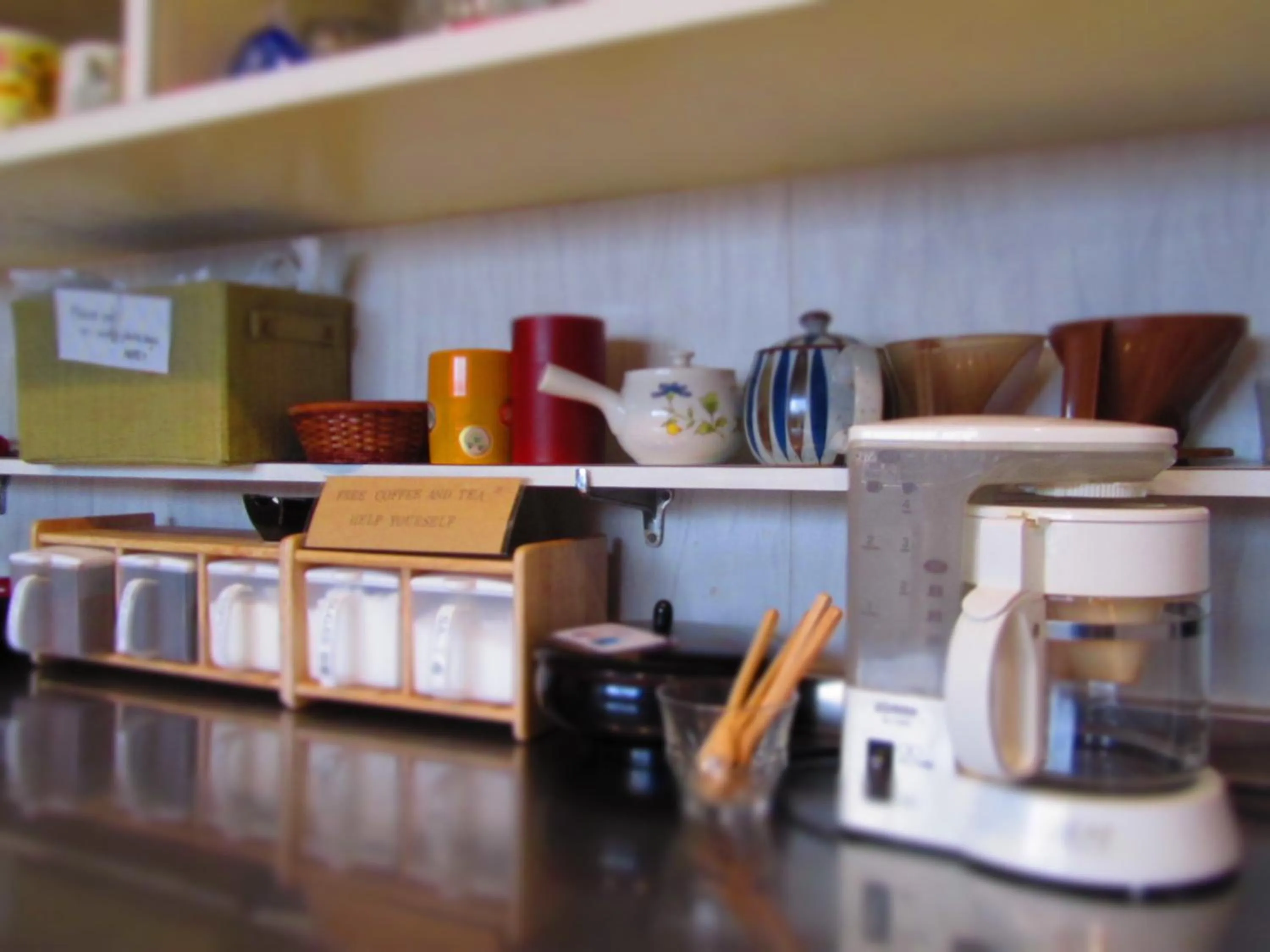 Coffee/tea facilities in J-Hoppers Hiroshima Guesthouse