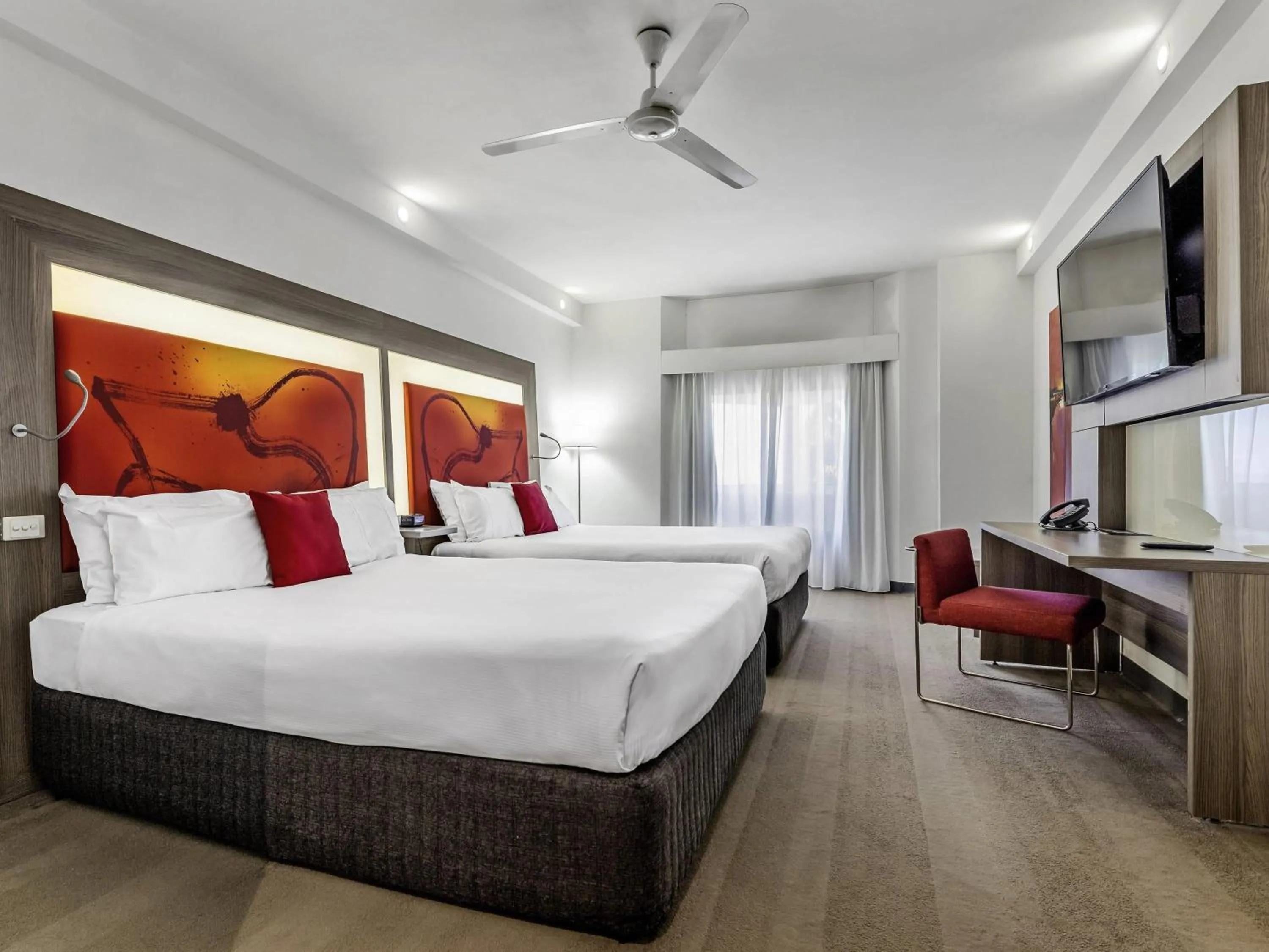 Bedroom, Bed in Novotel Darwin CBD