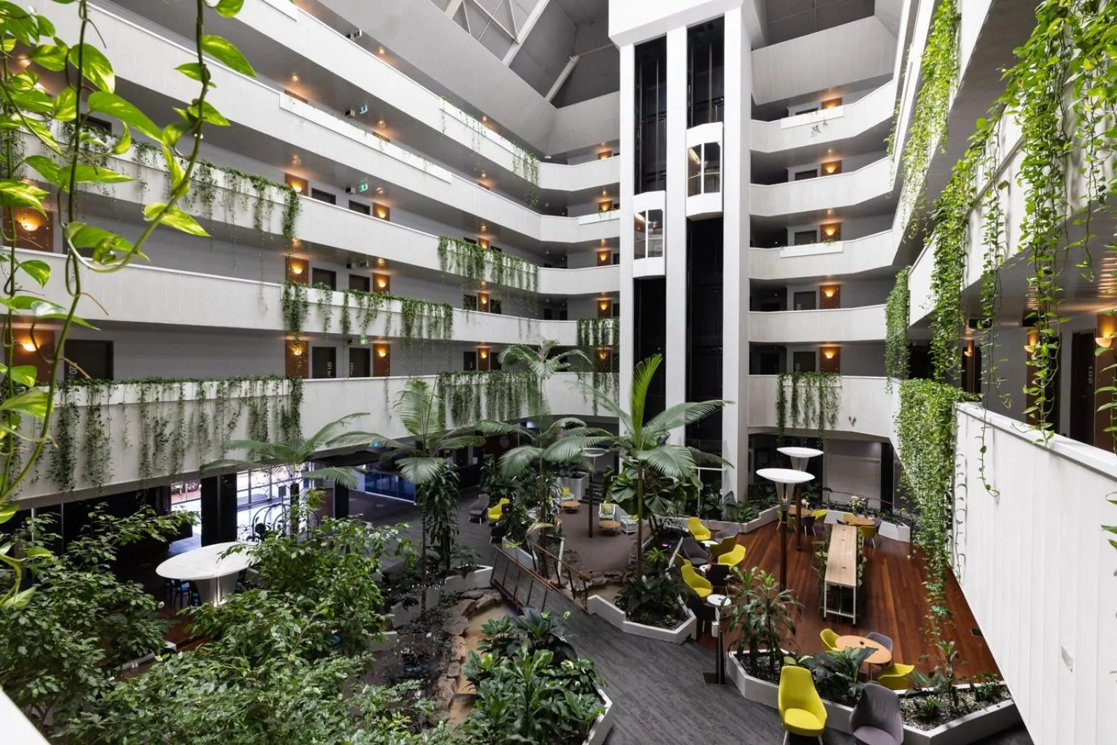 Garden in Novotel Darwin CBD