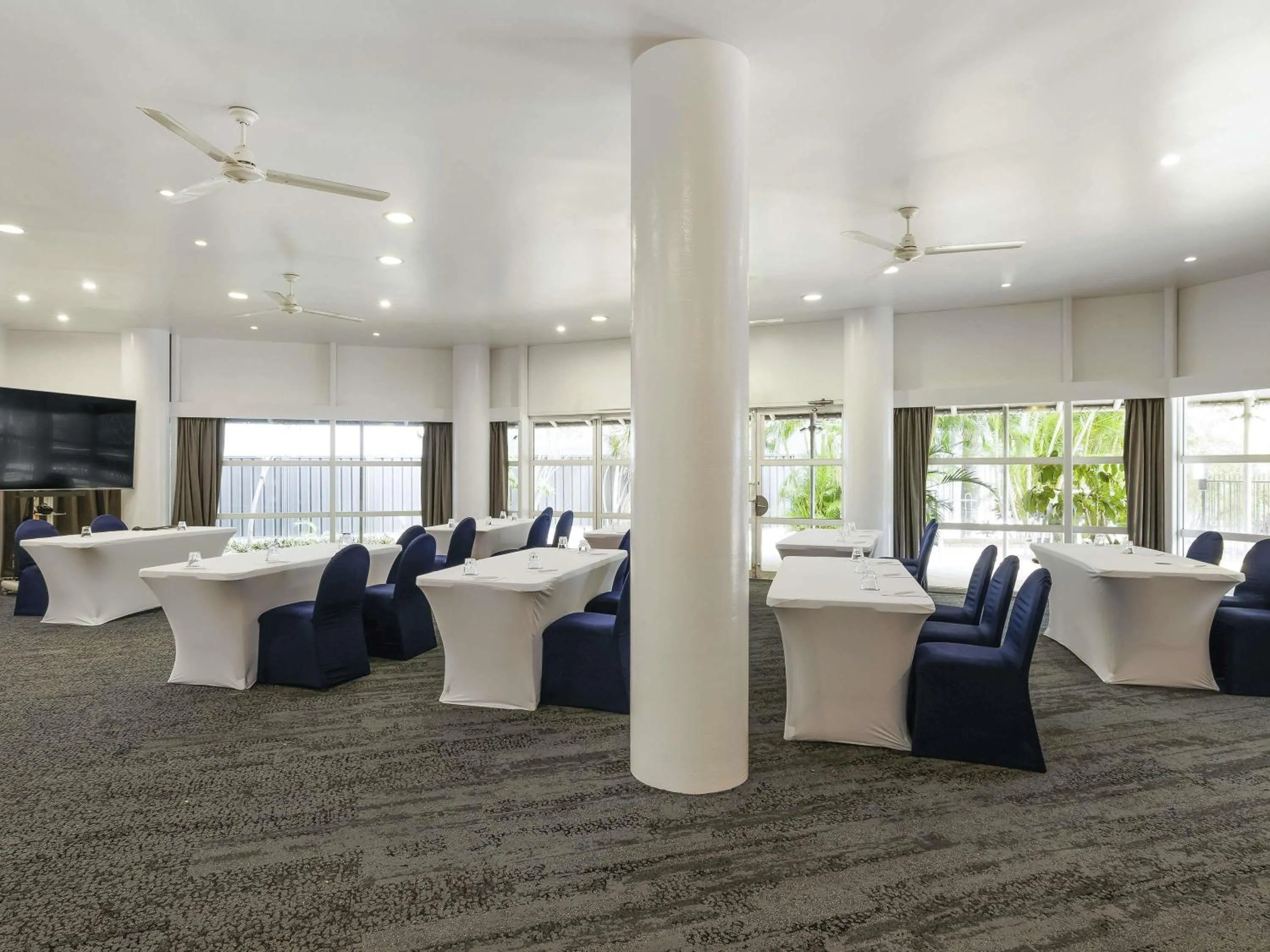 Meeting/conference room in Novotel Darwin CBD