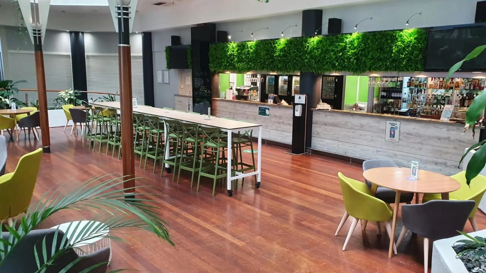 Lounge or bar in Novotel Darwin CBD