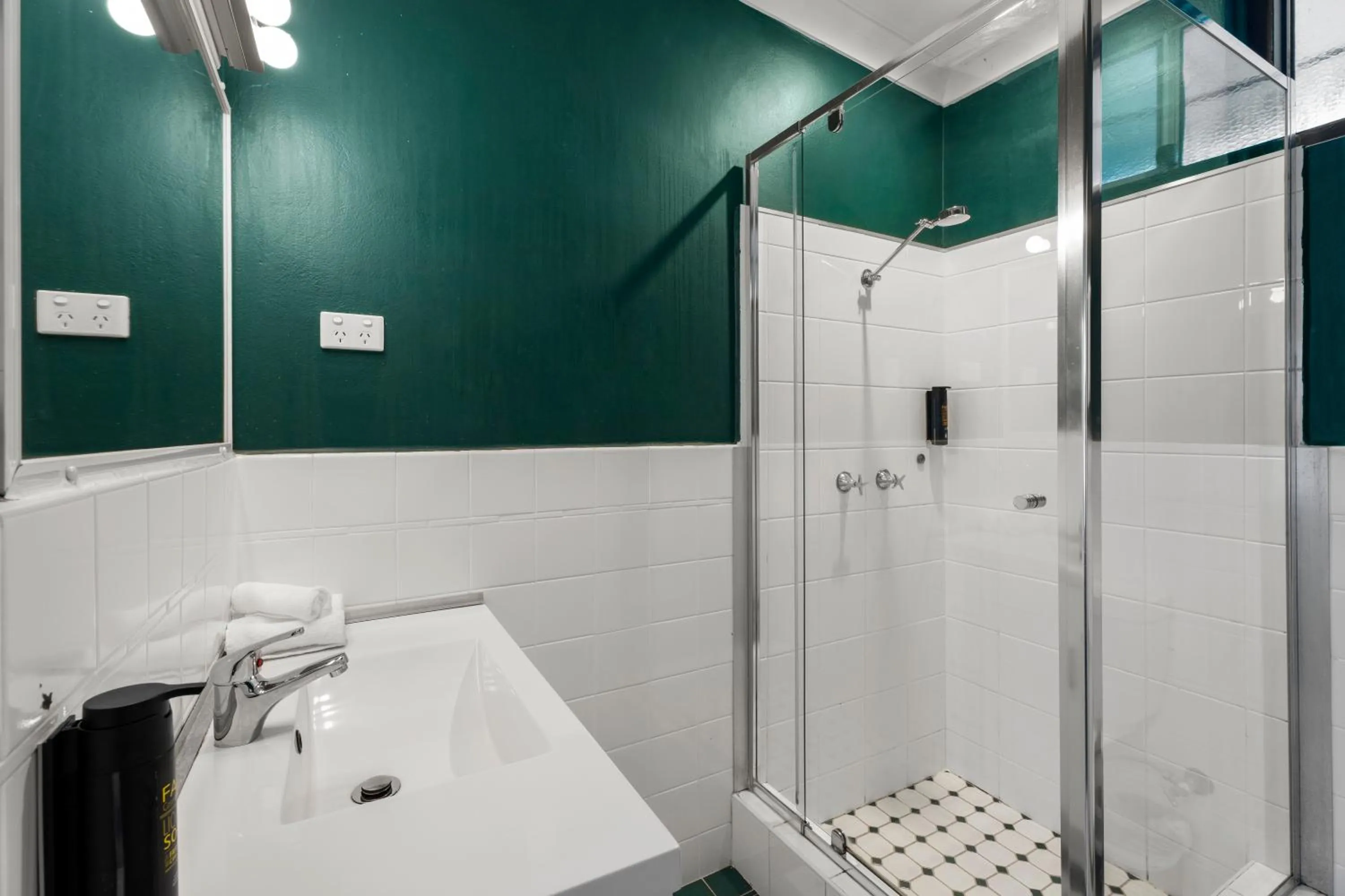 Bathroom in Motel Echo Point