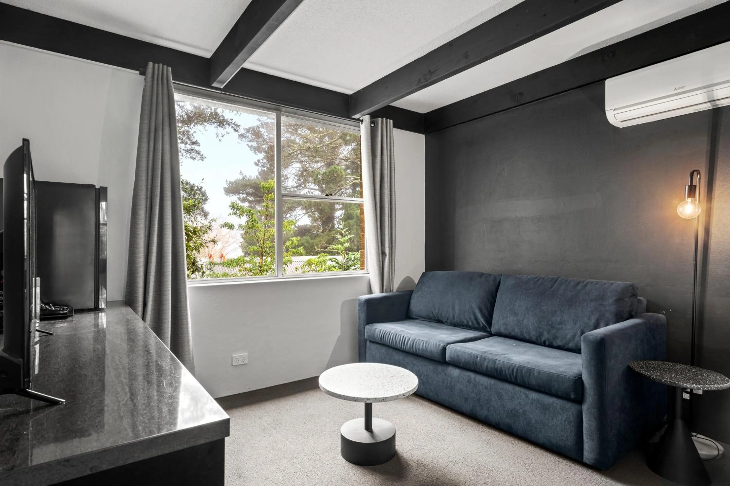 TV and multimedia in Motel Echo Point