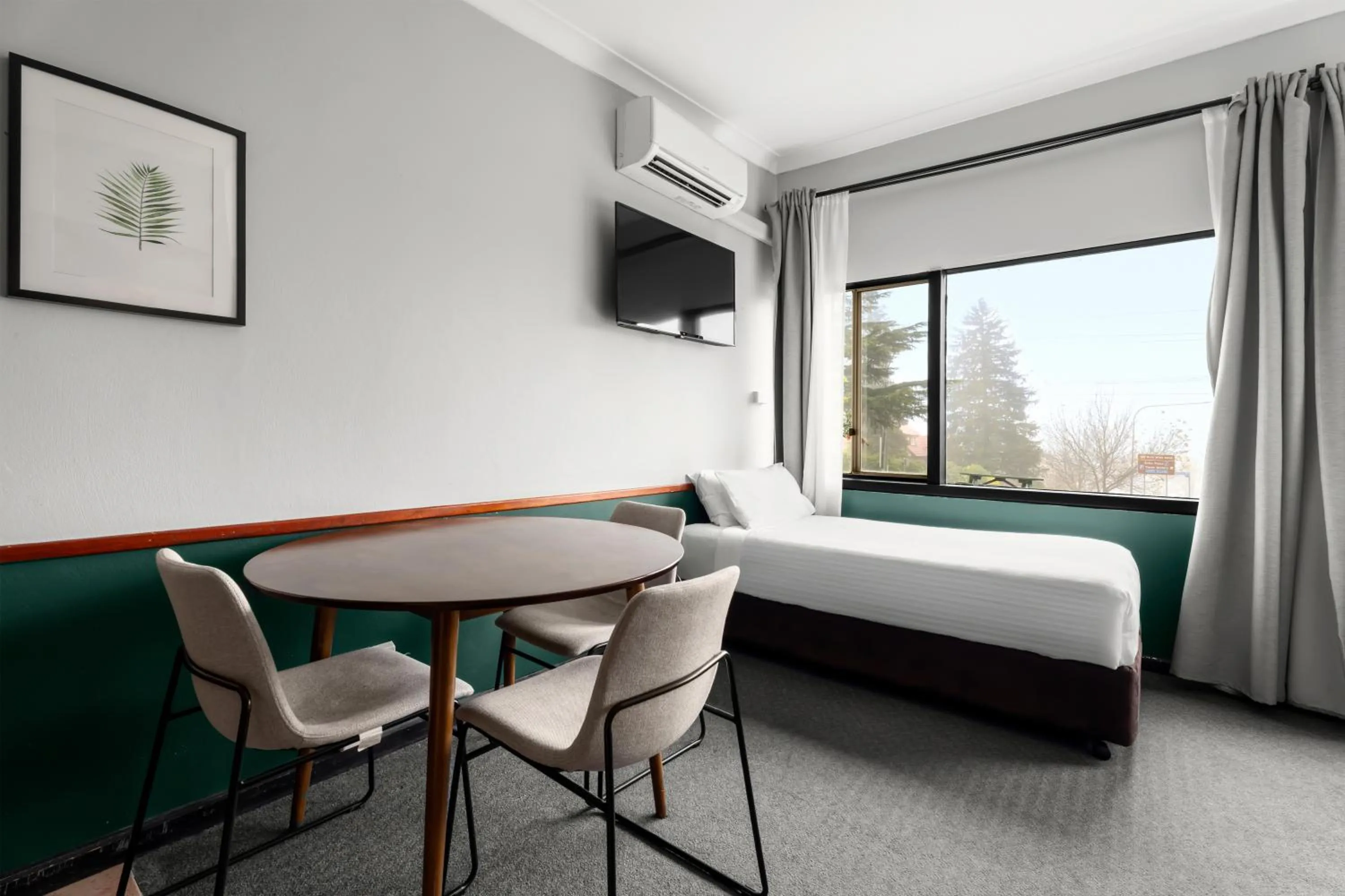 Dining area, Bed in Motel Echo Point