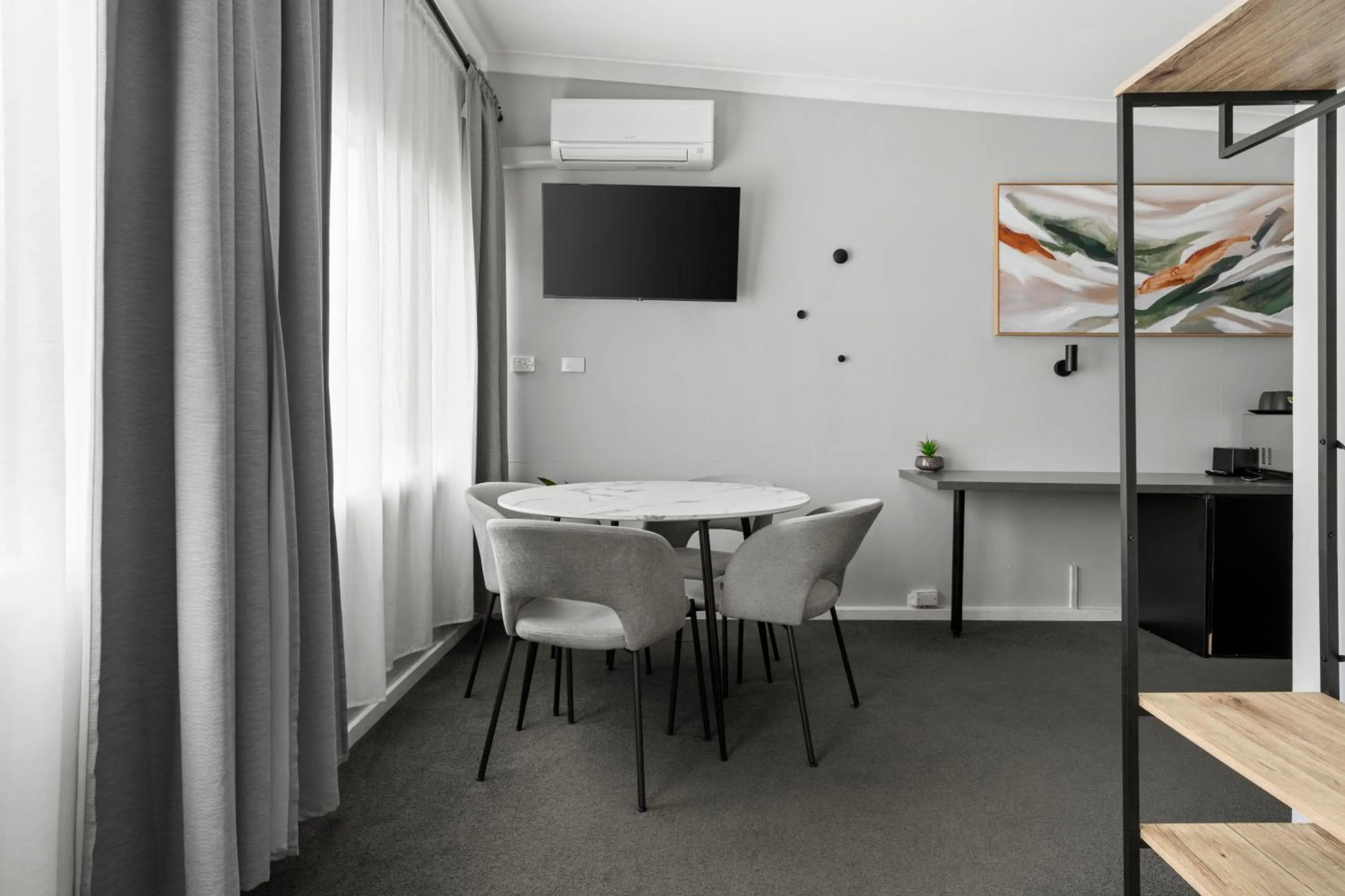 TV and multimedia in Motel Echo Point